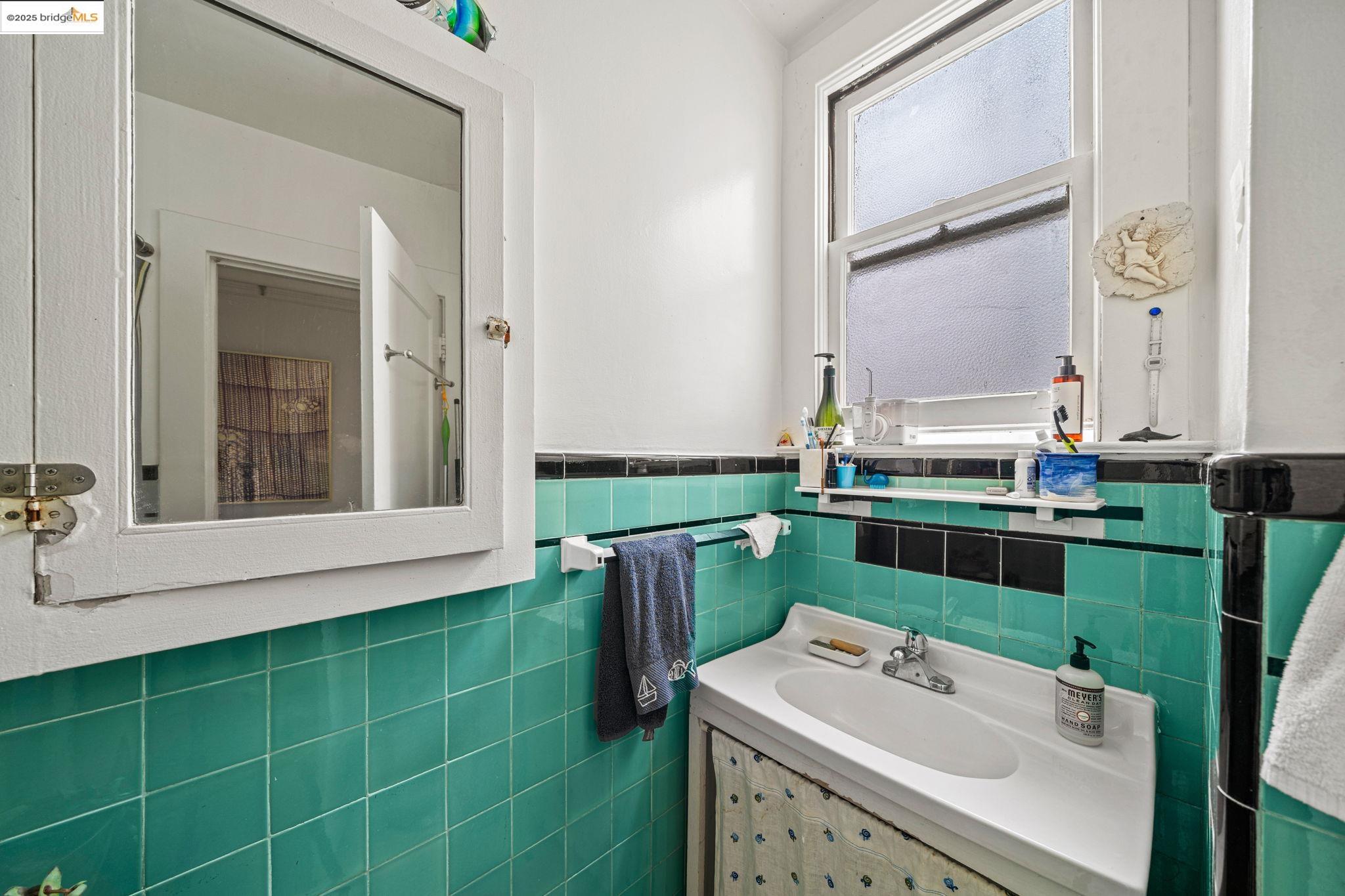 Detail Gallery Image 15 of 34 For 1947 Fulton St, San Francisco,  CA 94117 - 2 Beds | 1 Baths