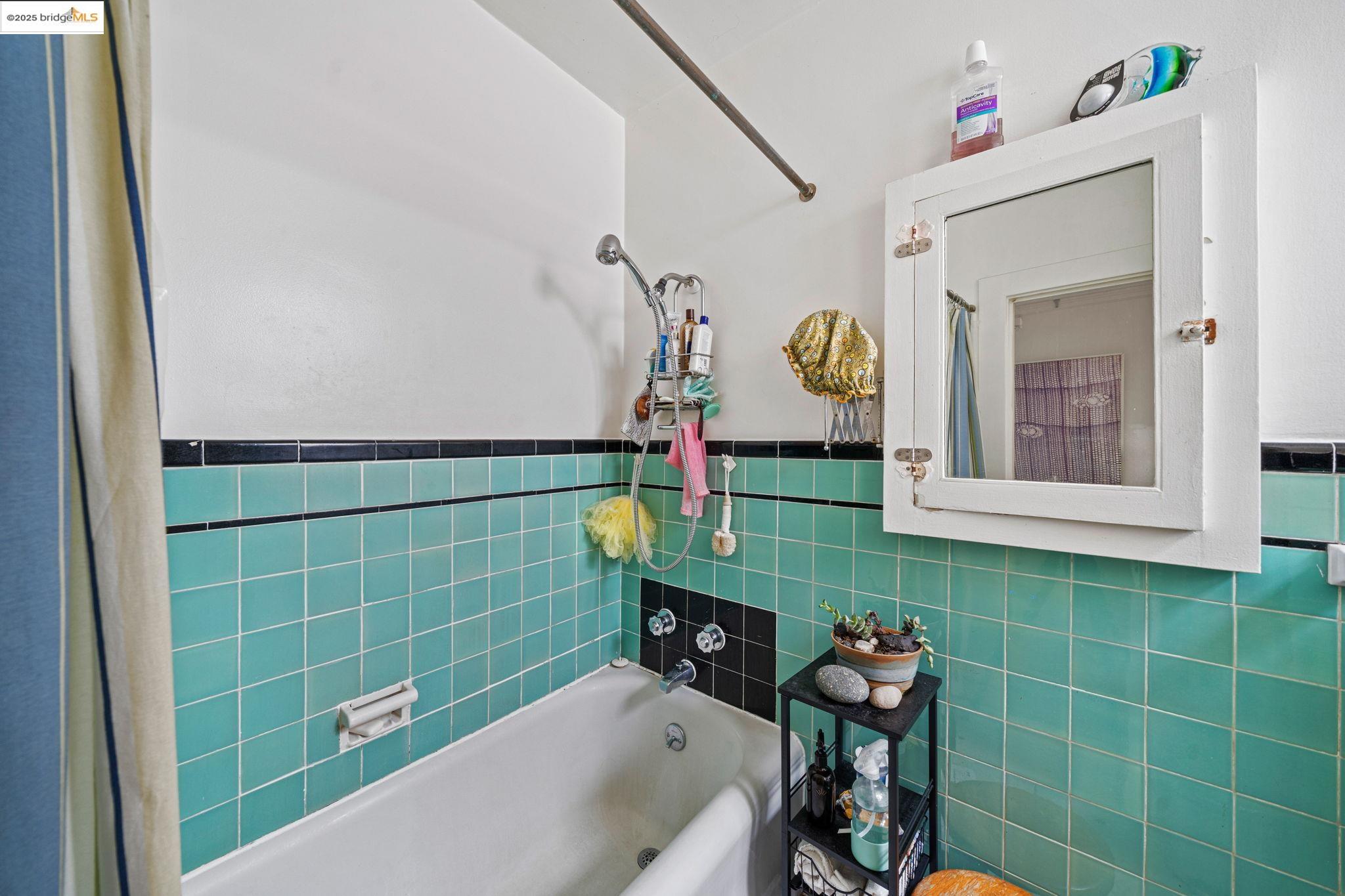 Detail Gallery Image 16 of 34 For 1947 Fulton St, San Francisco,  CA 94117 - 2 Beds | 1 Baths