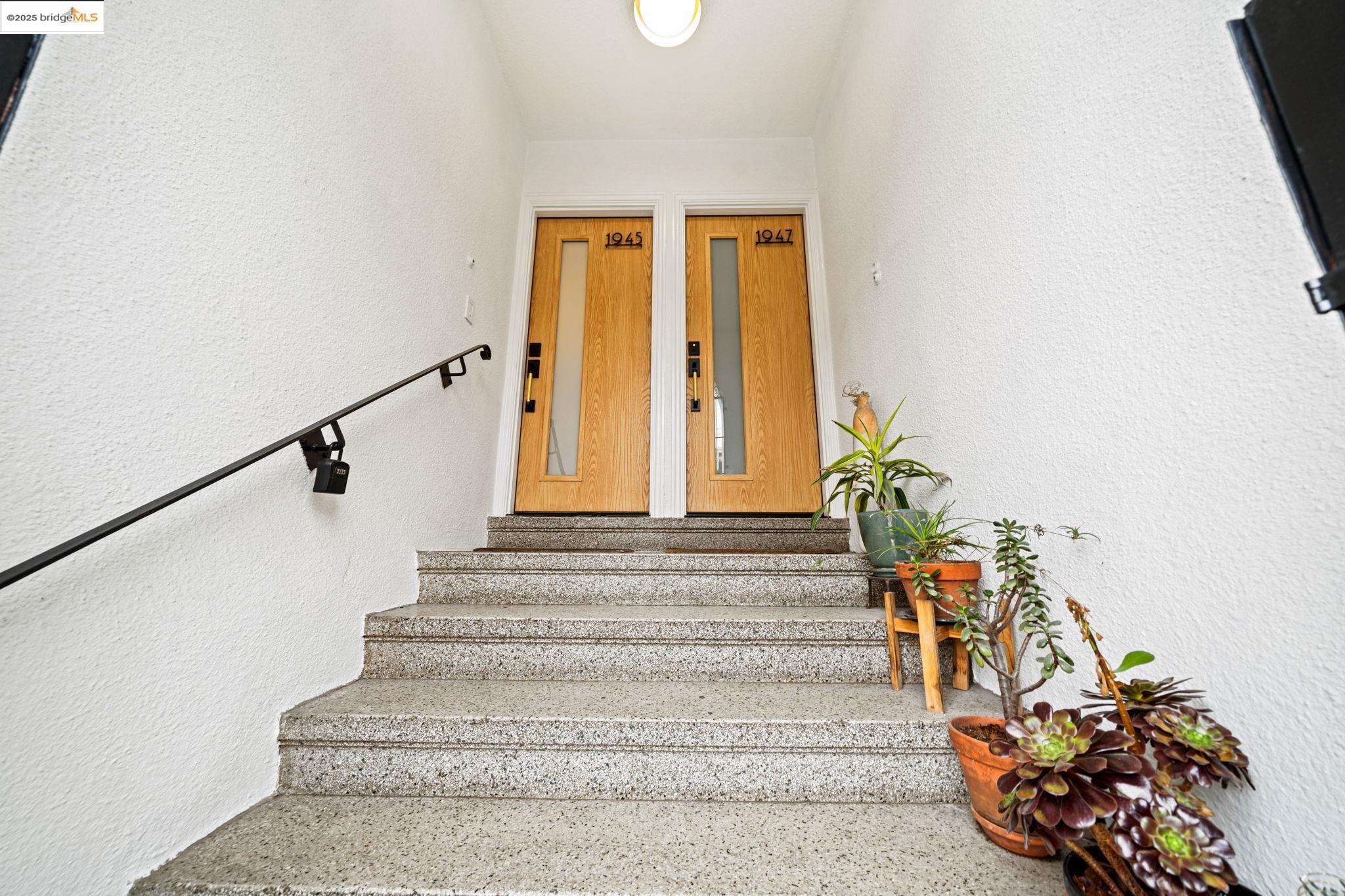 Detail Gallery Image 5 of 34 For 1947 Fulton St, San Francisco,  CA 94117 - 2 Beds | 1 Baths