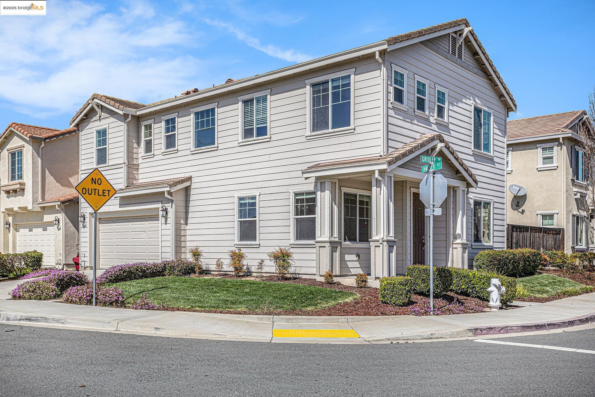 Detail Gallery Image 3 of 33 For 175 Halsey Way, Pittsburg,  CA 94565 - 5 Beds | 3 Baths