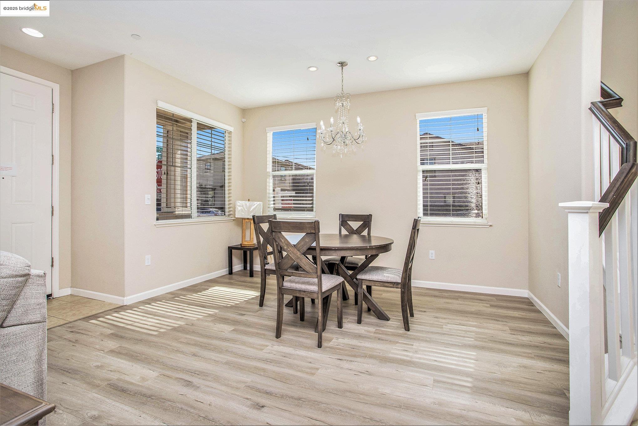 Detail Gallery Image 9 of 33 For 175 Halsey Way, Pittsburg,  CA 94565 - 5 Beds | 3 Baths