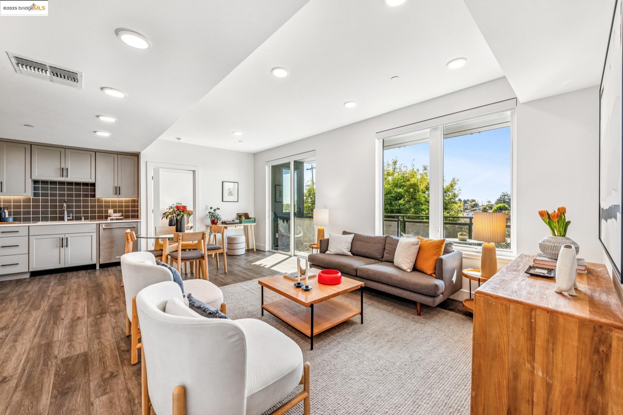 Detail Gallery Image 2 of 43 For 10300 San Pablo Ave #303,  El Cerrito,  CA 94530 - 2 Beds | 2 Baths