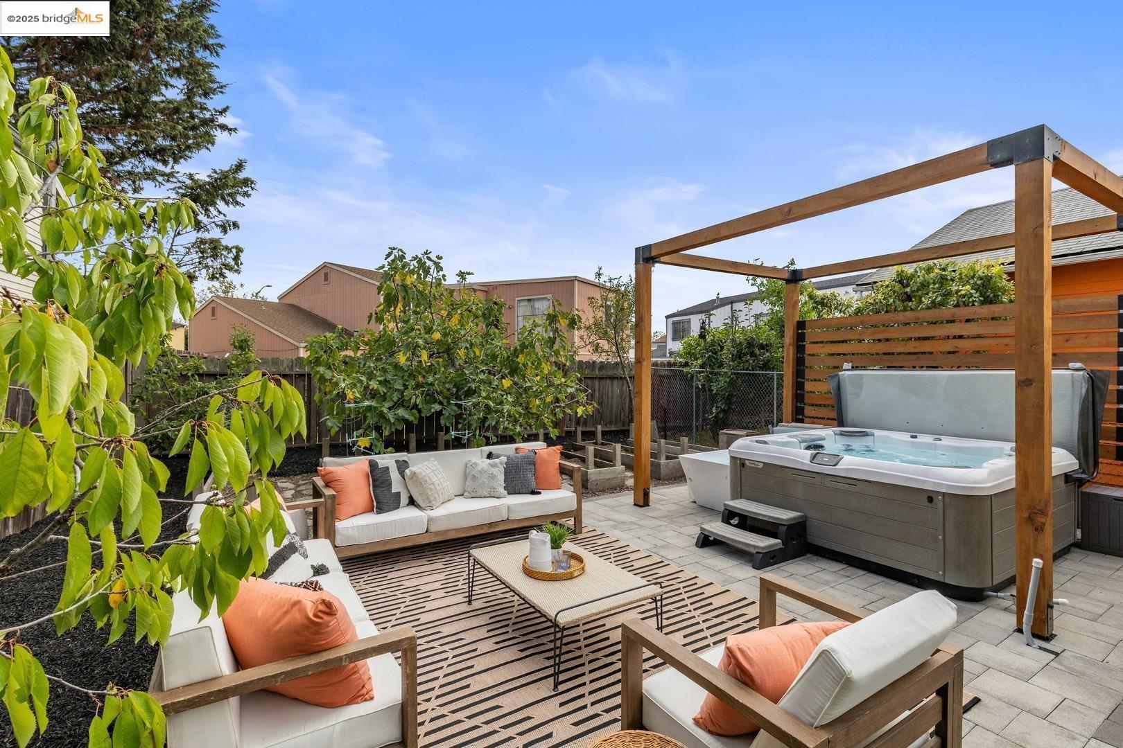 Detail Gallery Image 32 of 40 For 891 61st St, Oakland,  CA 94608 - 4 Beds | 2/1 Baths