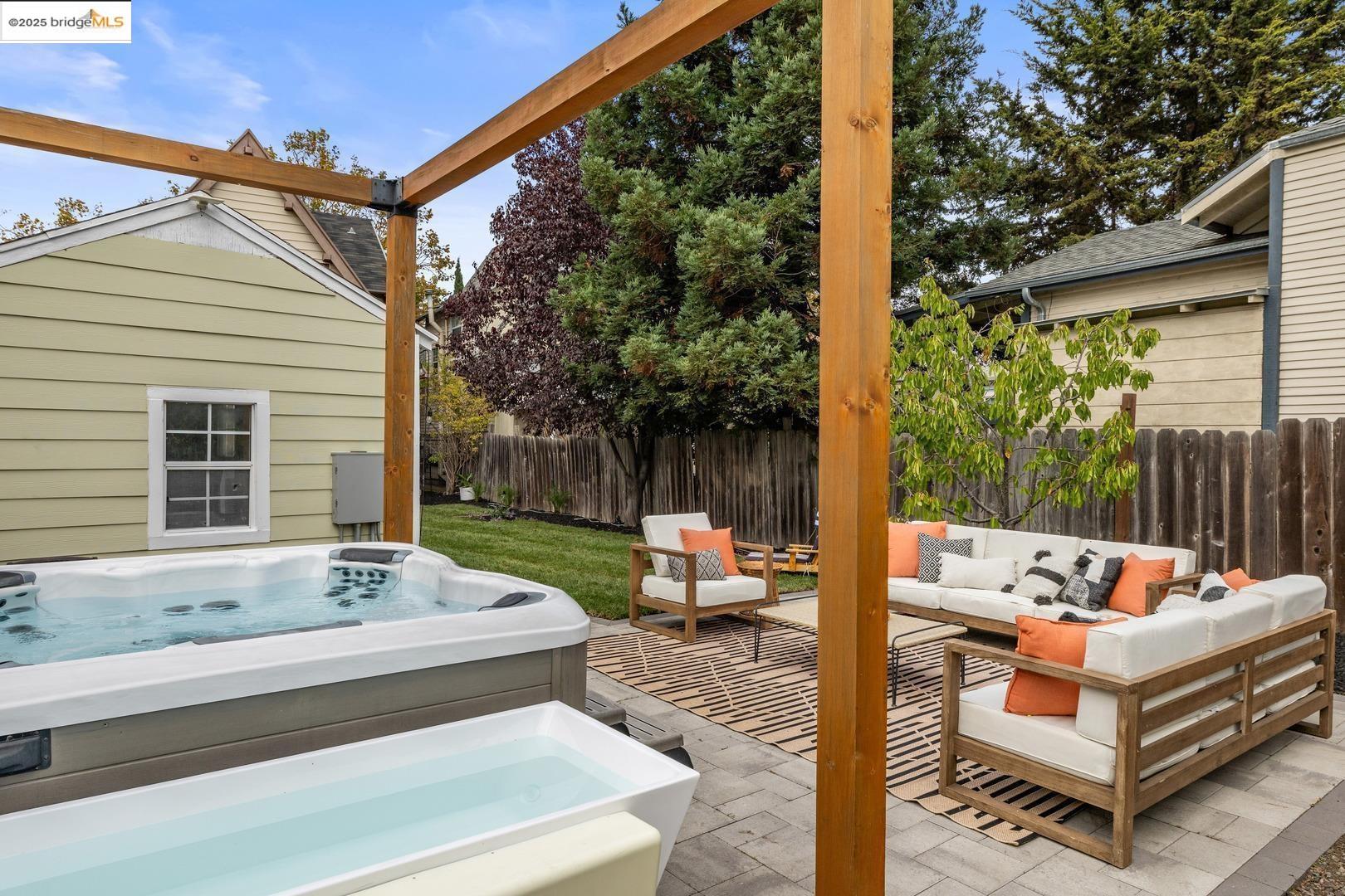 Detail Gallery Image 33 of 40 For 891 61st St, Oakland,  CA 94608 - 4 Beds | 2/1 Baths