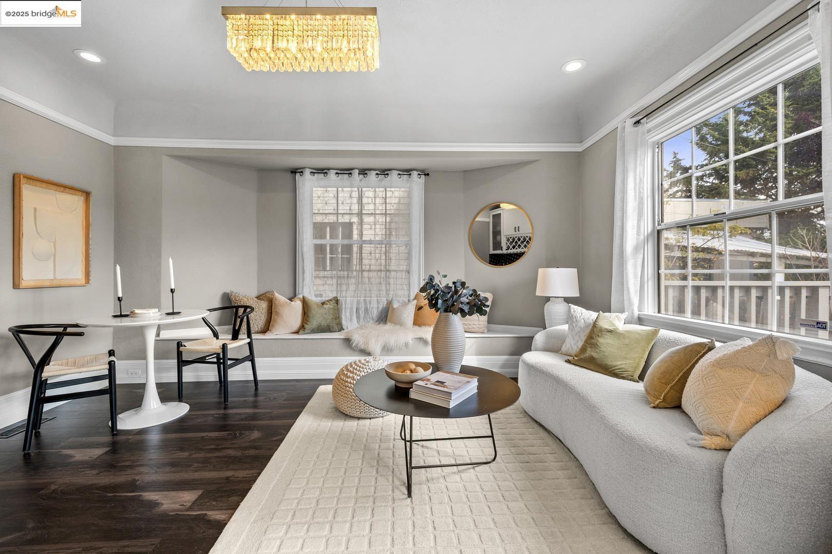 Detail Gallery Image 7 of 40 For 891 61st St, Oakland,  CA 94608 - 4 Beds | 2/1 Baths