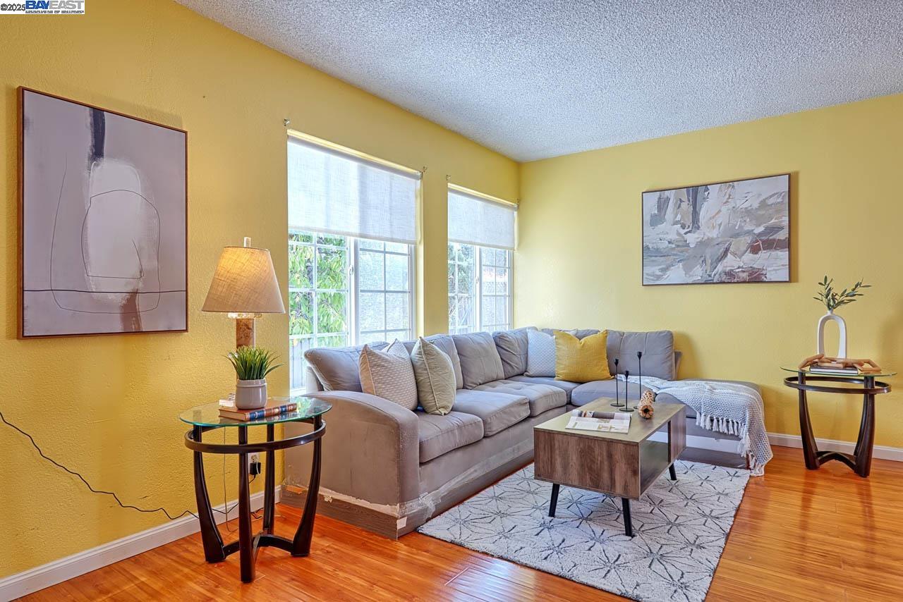 Detail Gallery Image 6 of 36 For 33064 Compton Ct, Union City,  CA 94587 - 4 Beds | 2/1 Baths