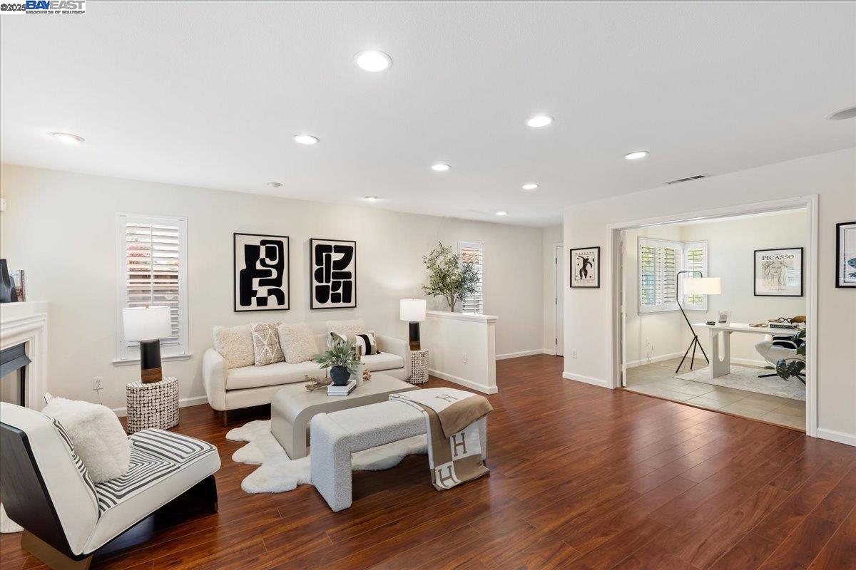 Detail Gallery Image 7 of 26 For 20377 Summerglen Pl, Castro Valley,  CA 94552 - 4 Beds | 3 Baths