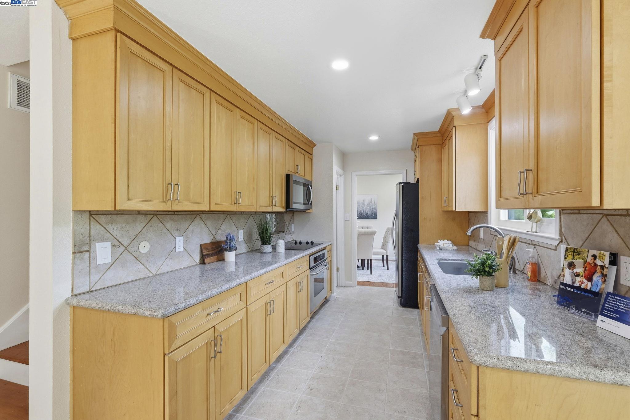 Detail Gallery Image 13 of 59 For 42293 Camino Santa Barbara, Fremont,  CA 94539 - 4 Beds | 3 Baths