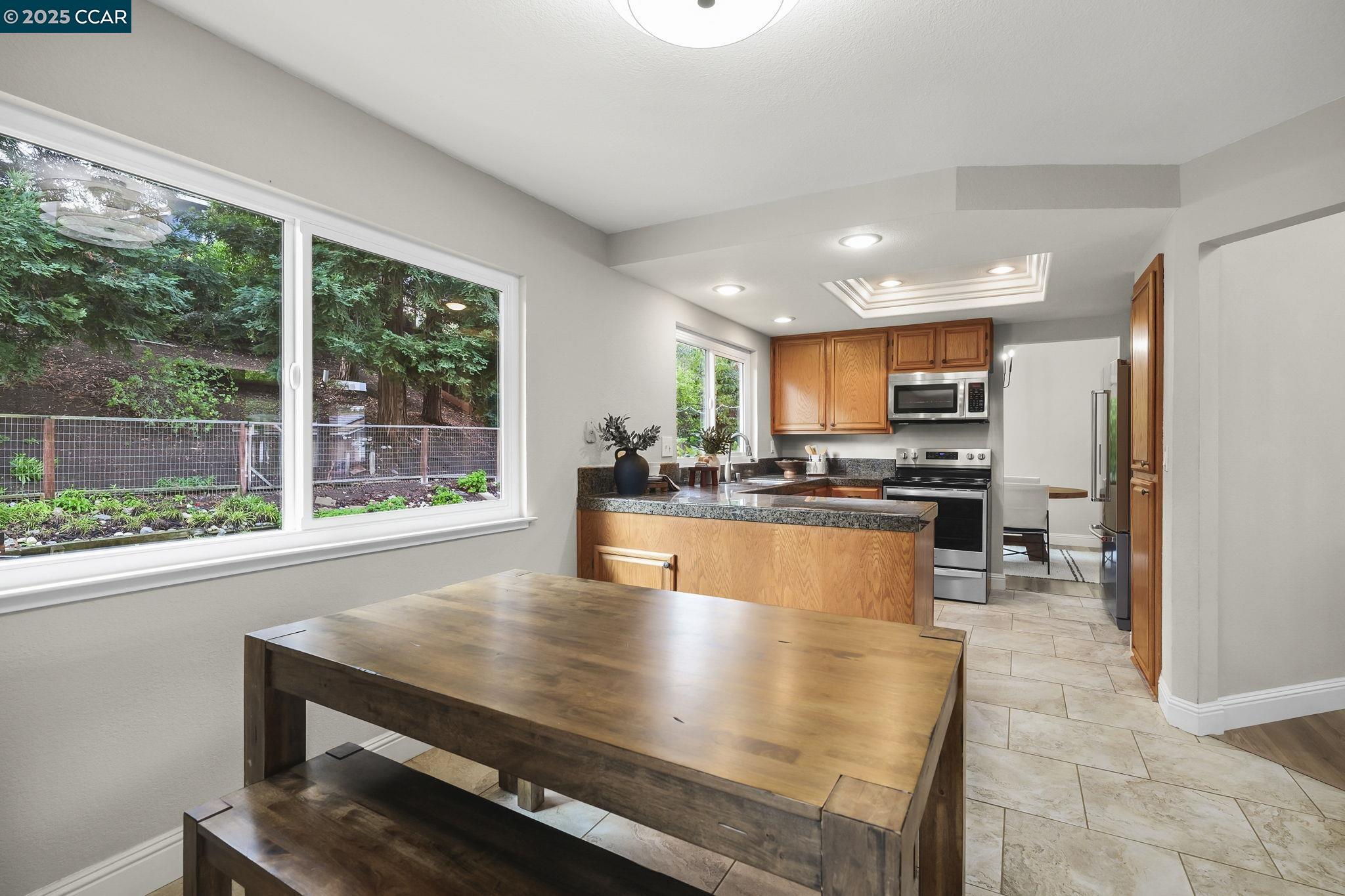 Detail Gallery Image 10 of 35 For 5410 Lynbrook Pl, Concord,  CA 94521 - 4 Beds | 2/1 Baths