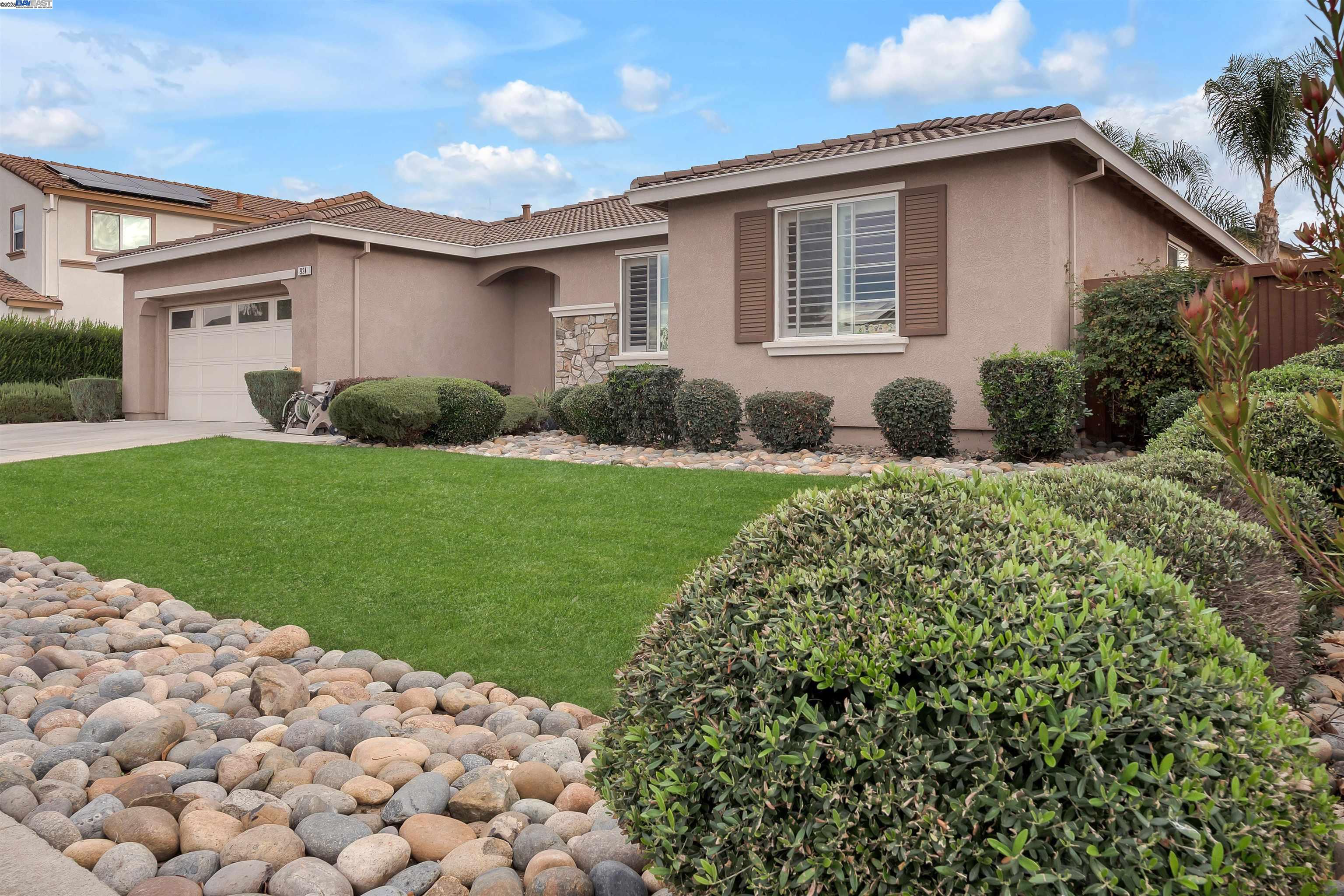 Detail Gallery Image 2 of 25 For 924 Poppy Drive, Brentwood,  CA 94513 - 4 Beds | 2 Baths