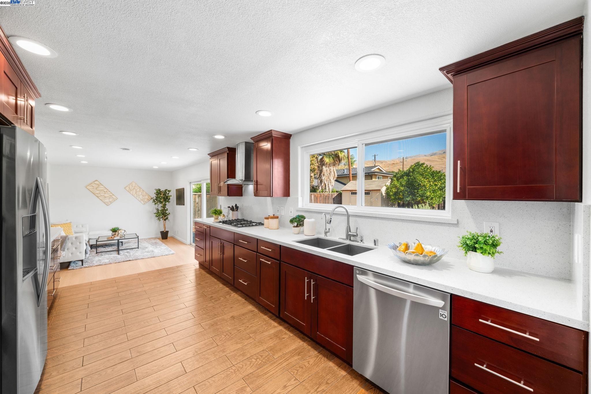 Detail Gallery Image 12 of 56 For 48346 Cottonwood St, Fremont,  CA 94539 - 3 Beds | 3 Baths