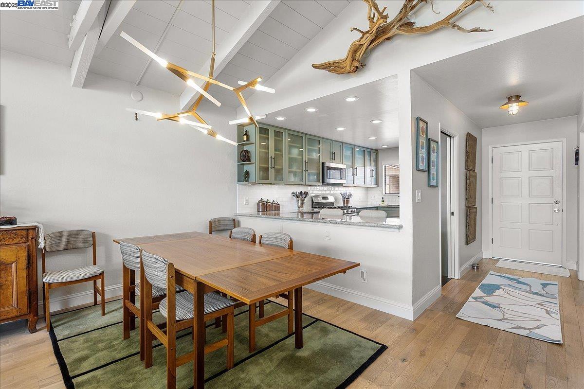 Detail Gallery Image 13 of 35 For 1220 Porta Ballena, Alameda,  CA 94501 - 2 Beds | 2/1 Baths