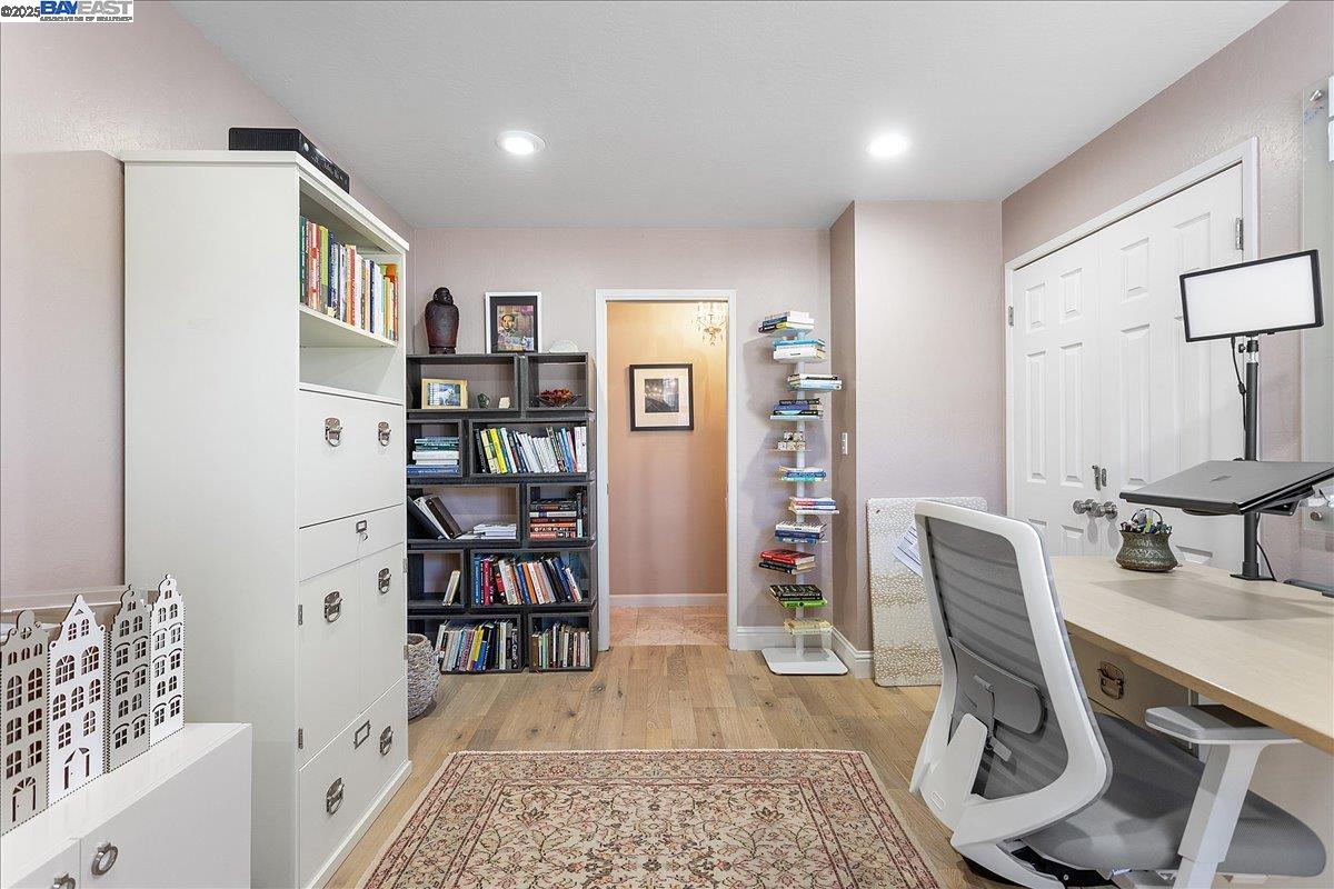 Detail Gallery Image 20 of 35 For 1220 Porta Ballena, Alameda,  CA 94501 - 2 Beds | 2/1 Baths