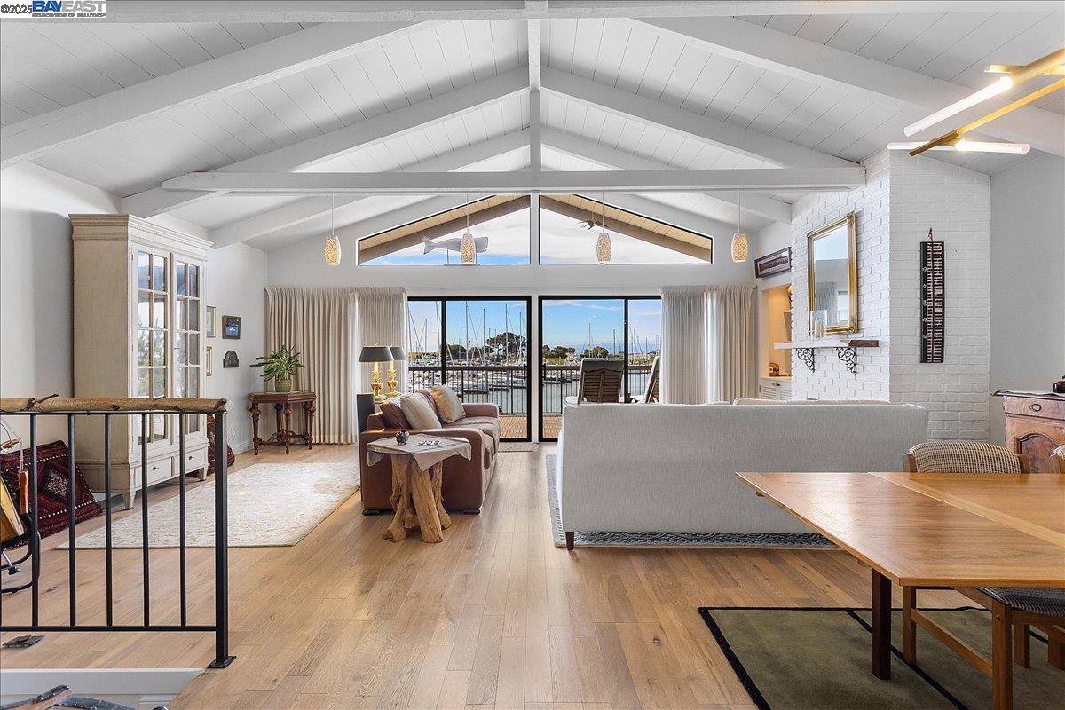 Detail Gallery Image 4 of 35 For 1220 Porta Ballena, Alameda,  CA 94501 - 2 Beds | 2/1 Baths