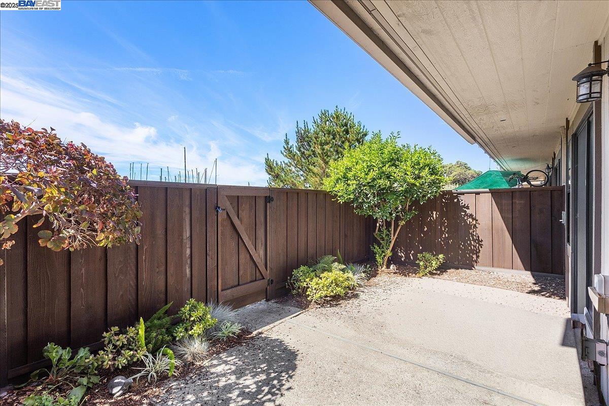 Detail Gallery Image 34 of 35 For 1220 Porta Ballena, Alameda,  CA 94501 - 2 Beds | 2/1 Baths