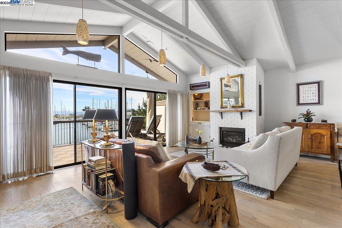 Detail Gallery Image 5 of 35 For 1220 Porta Ballena, Alameda,  CA 94501 - 2 Beds | 2/1 Baths