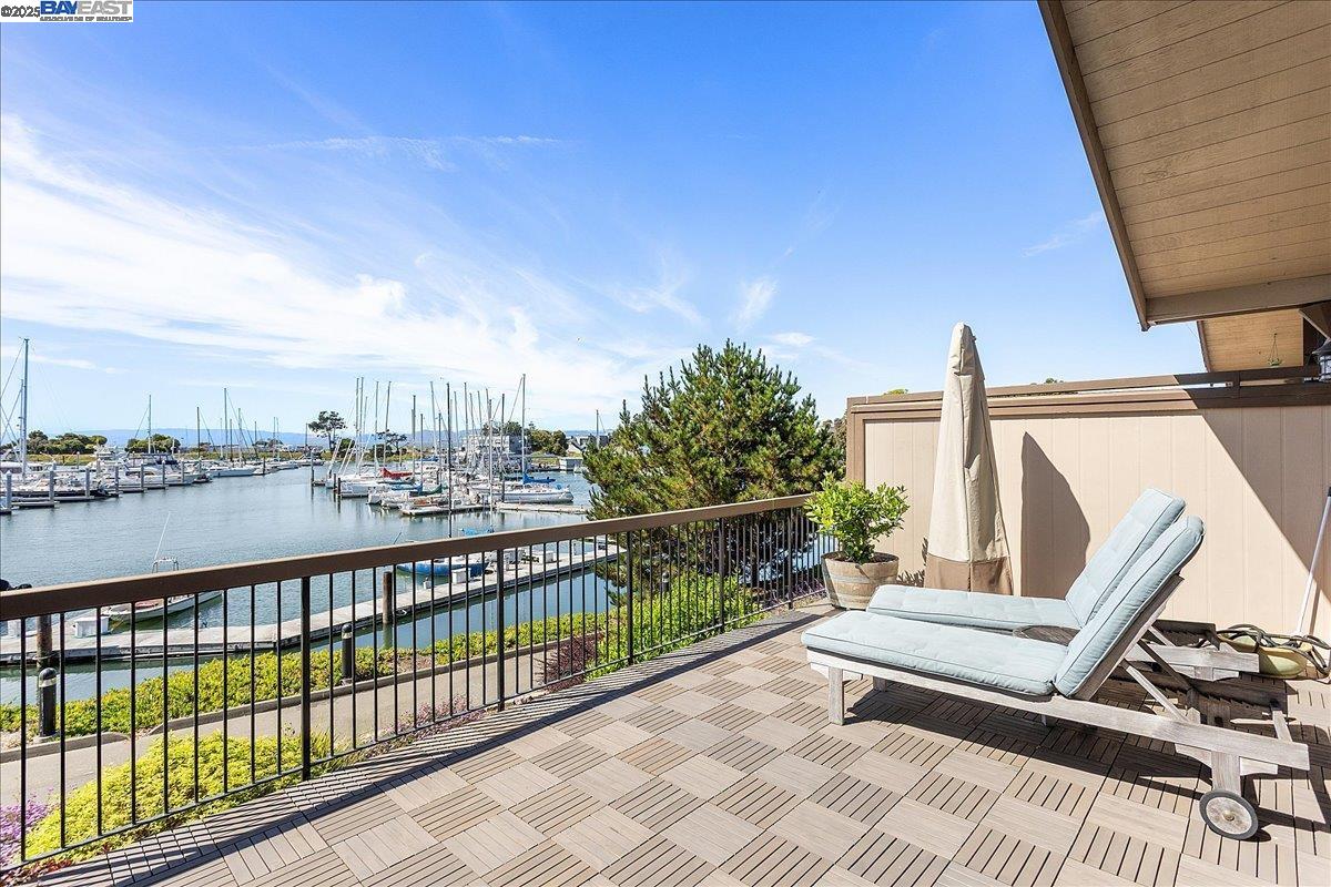 Detail Gallery Image 6 of 35 For 1220 Porta Ballena, Alameda,  CA 94501 - 2 Beds | 2/1 Baths