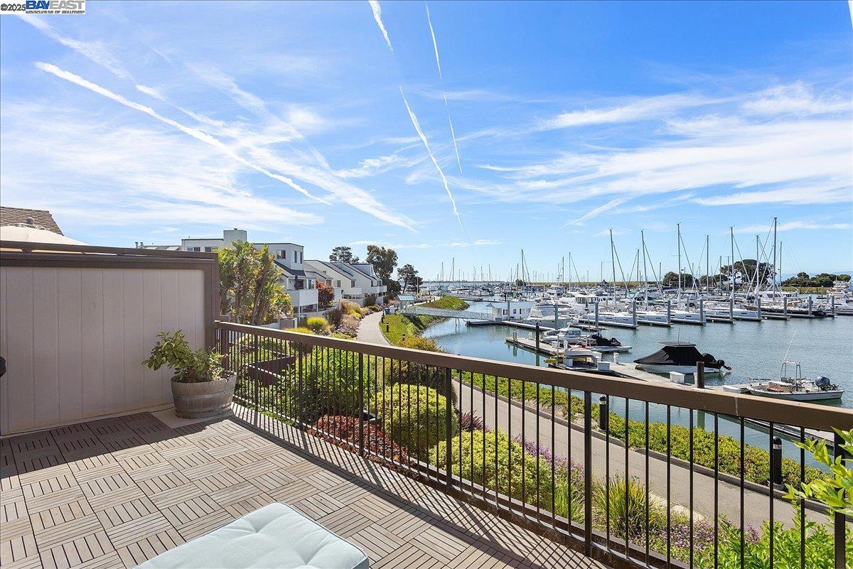 Detail Gallery Image 8 of 35 For 1220 Porta Ballena, Alameda,  CA 94501 - 2 Beds | 2/1 Baths