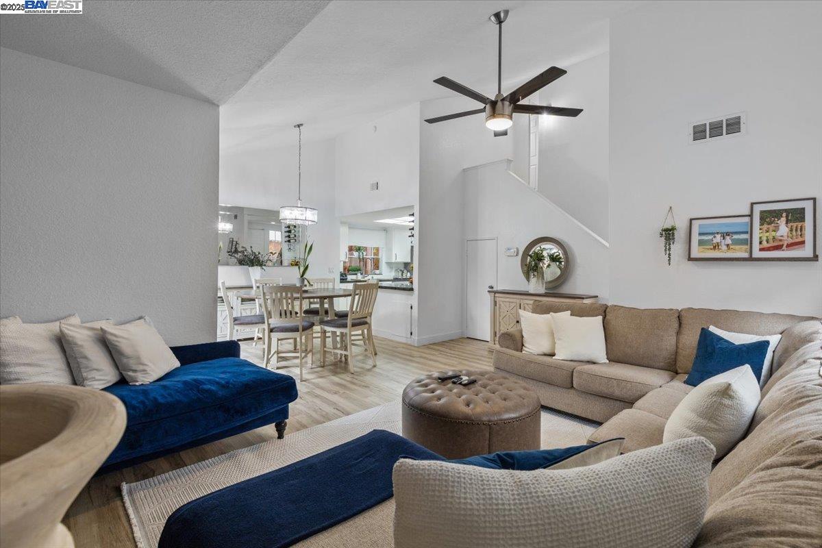 Detail Gallery Image 1 of 44 For 60 W South St, Tracy,  CA 95376 - 3 Beds | 2/1 Baths