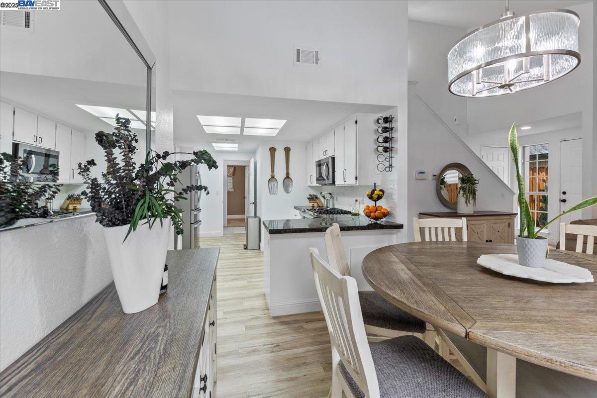 Detail Gallery Image 7 of 44 For 60 W South St, Tracy,  CA 95376 - 3 Beds | 2/1 Baths