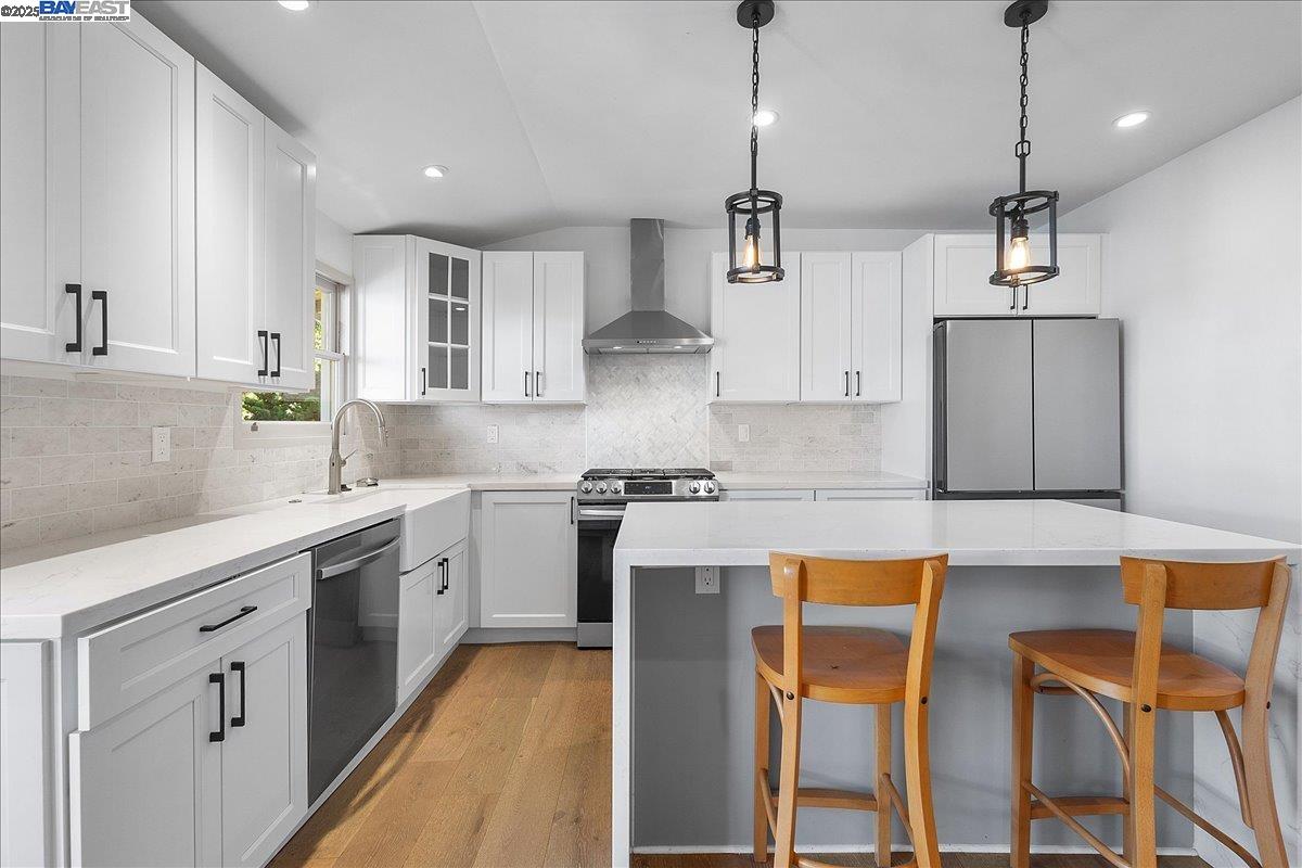 Detail Gallery Image 14 of 23 For 2529 Noble Ave, Alameda,  CA 94501 - 2 Beds | 1 Baths