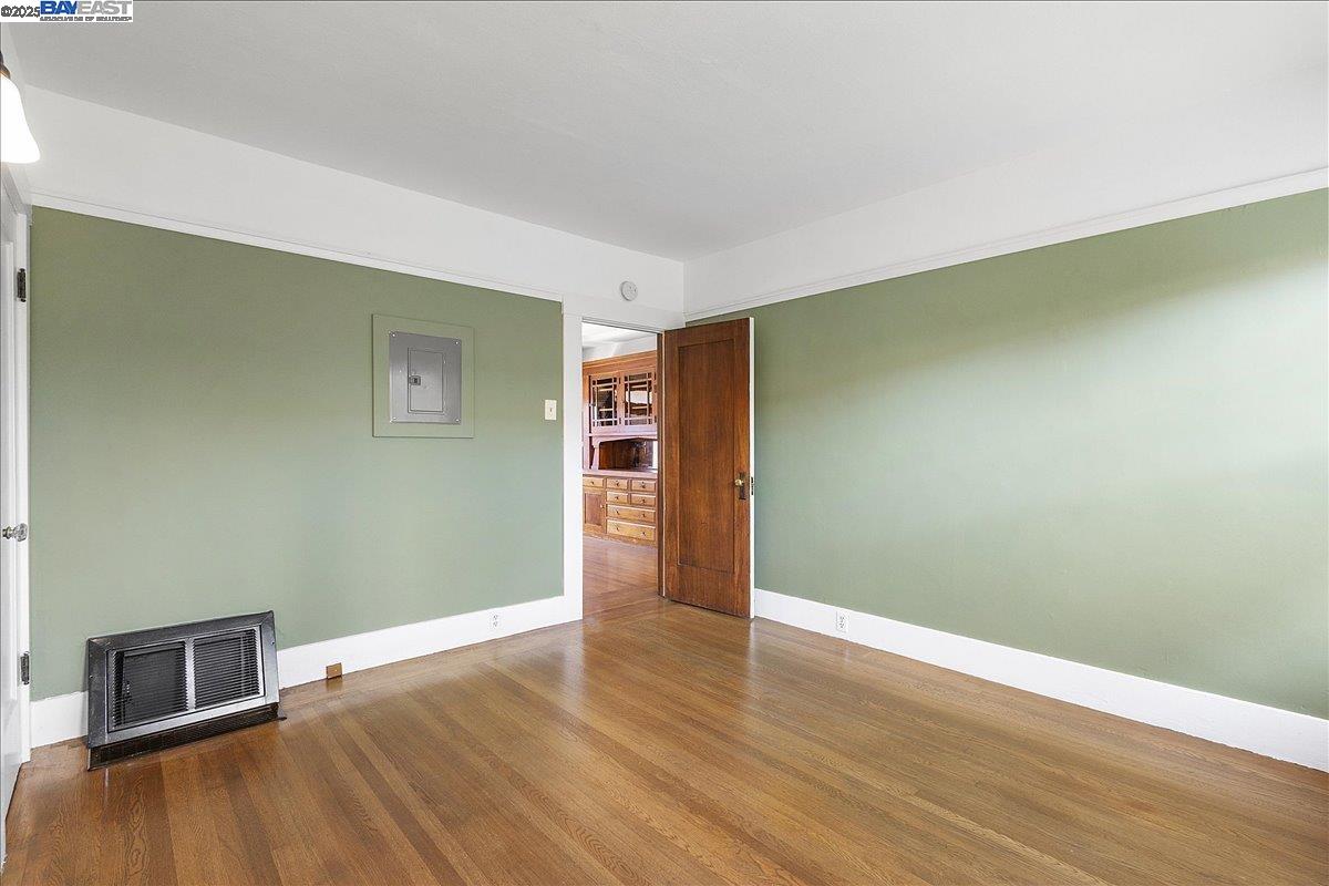 Detail Gallery Image 8 of 23 For 2529 Noble Ave, Alameda,  CA 94501 - 2 Beds | 1 Baths