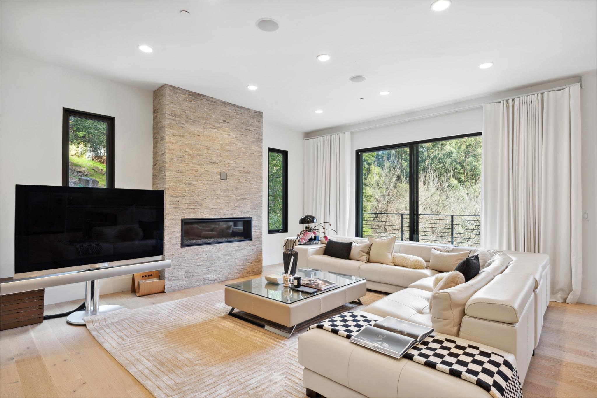 Detail Gallery Image 24 of 60 For 3 West Cir, Oakland,  CA 94611 - 4 Beds | 4/1 Baths