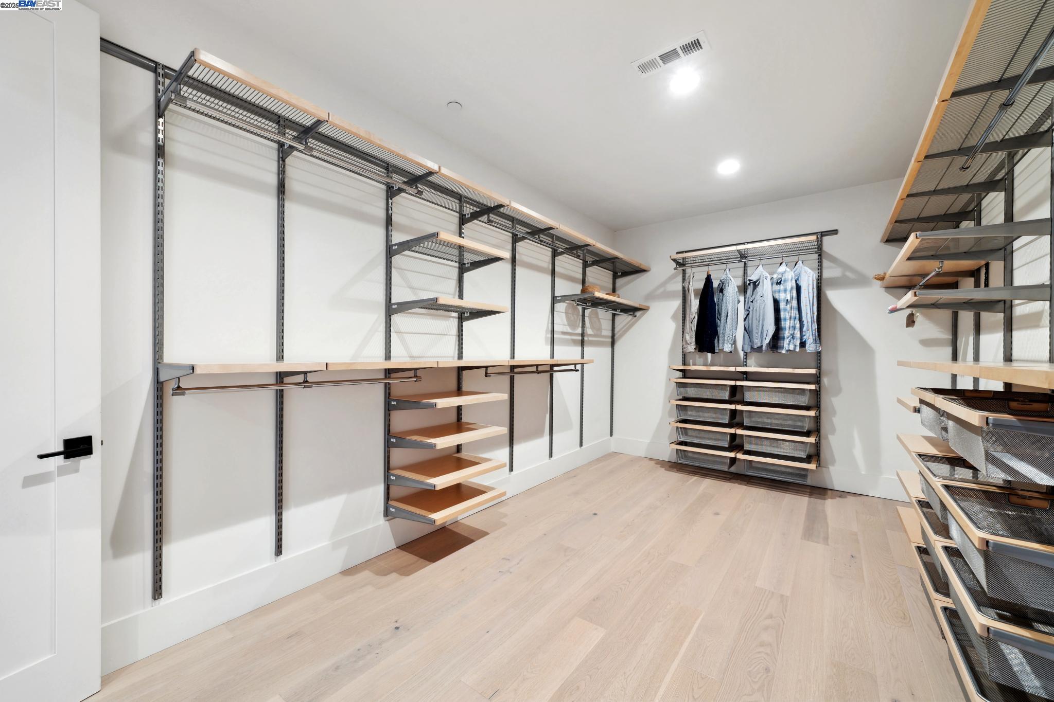 Detail Gallery Image 31 of 45 For 3 West Cir, Oakland,  CA 94611 - 4 Beds | 4/1 Baths