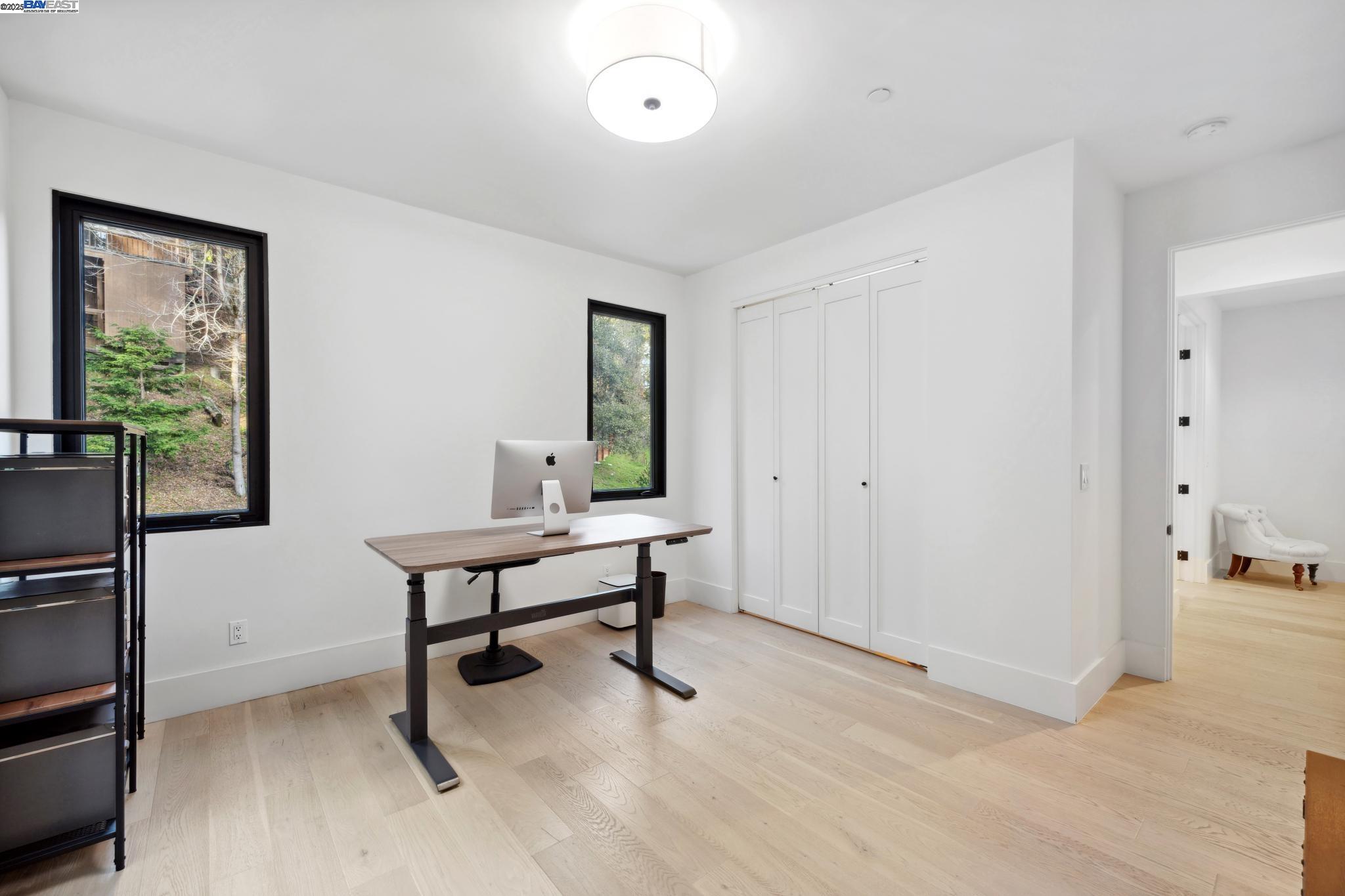 Detail Gallery Image 32 of 45 For 3 West Cir, Oakland,  CA 94611 - 4 Beds | 4/1 Baths