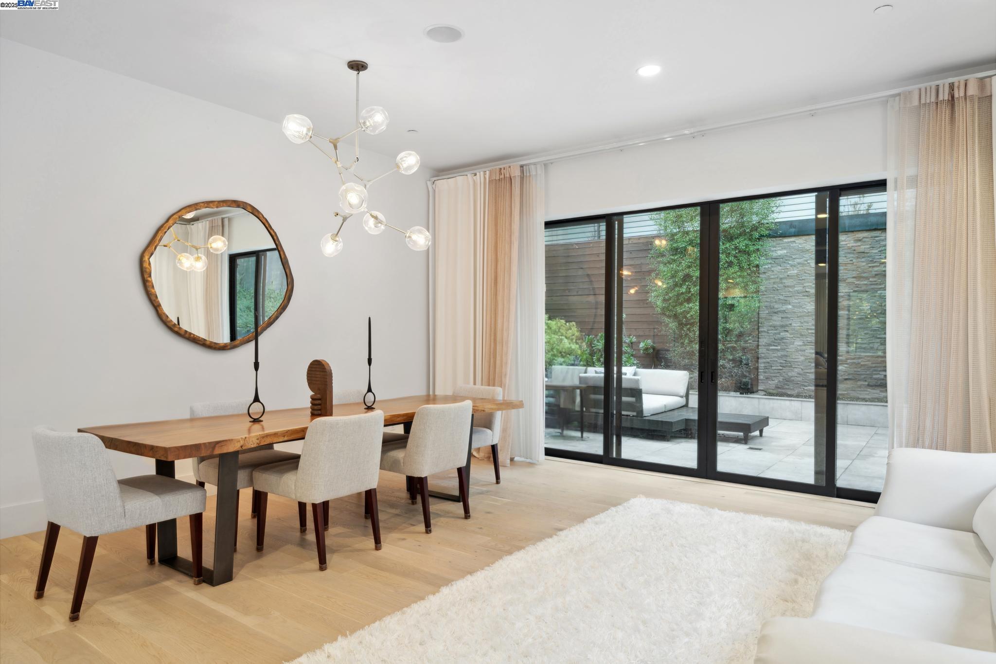 Detail Gallery Image 6 of 60 For 3 West Cir, Oakland,  CA 94611 - 4 Beds | 4/1 Baths