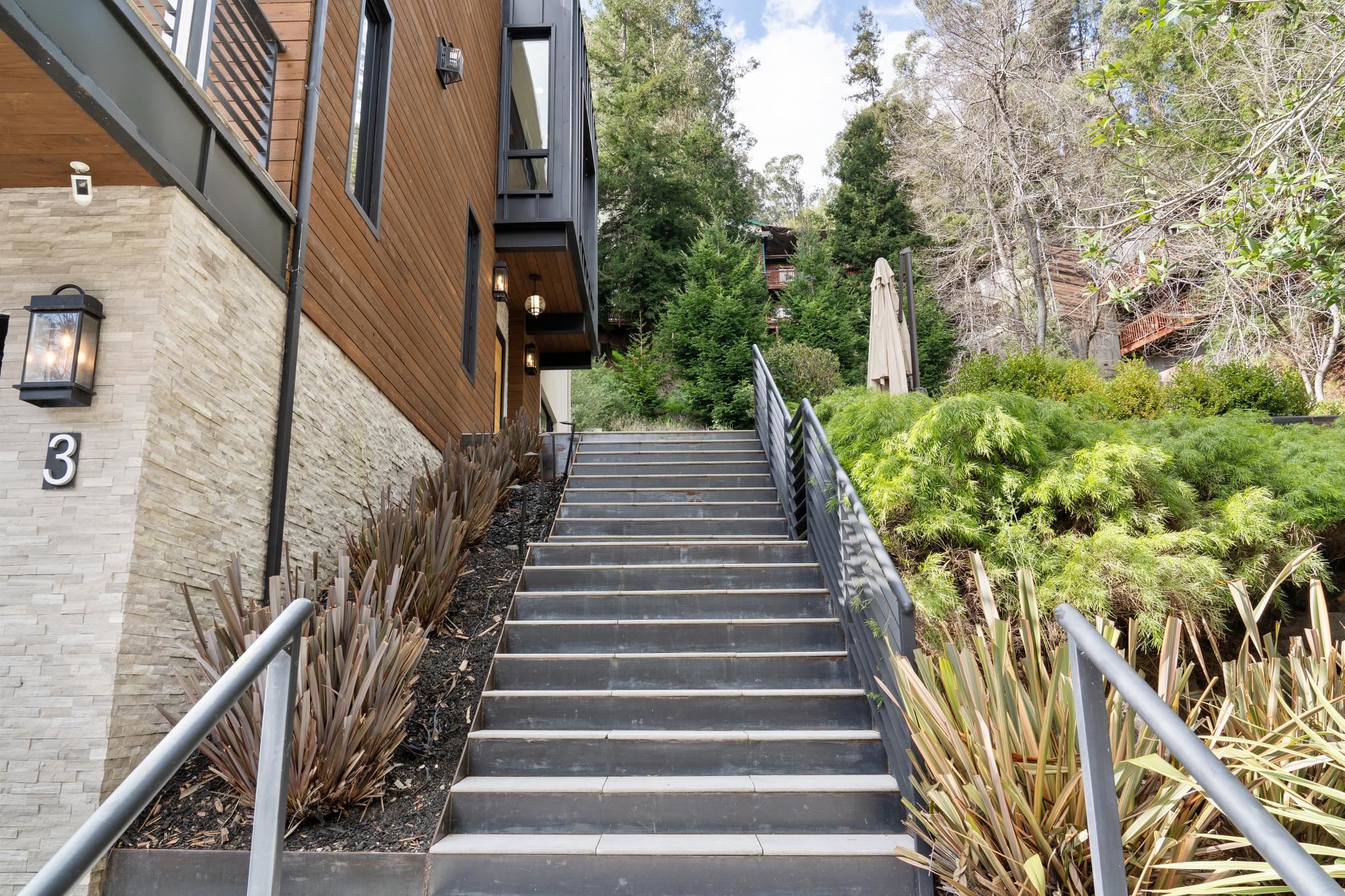 Detail Gallery Image 56 of 60 For 3 West Cir, Oakland,  CA 94611 - 4 Beds | 4/1 Baths