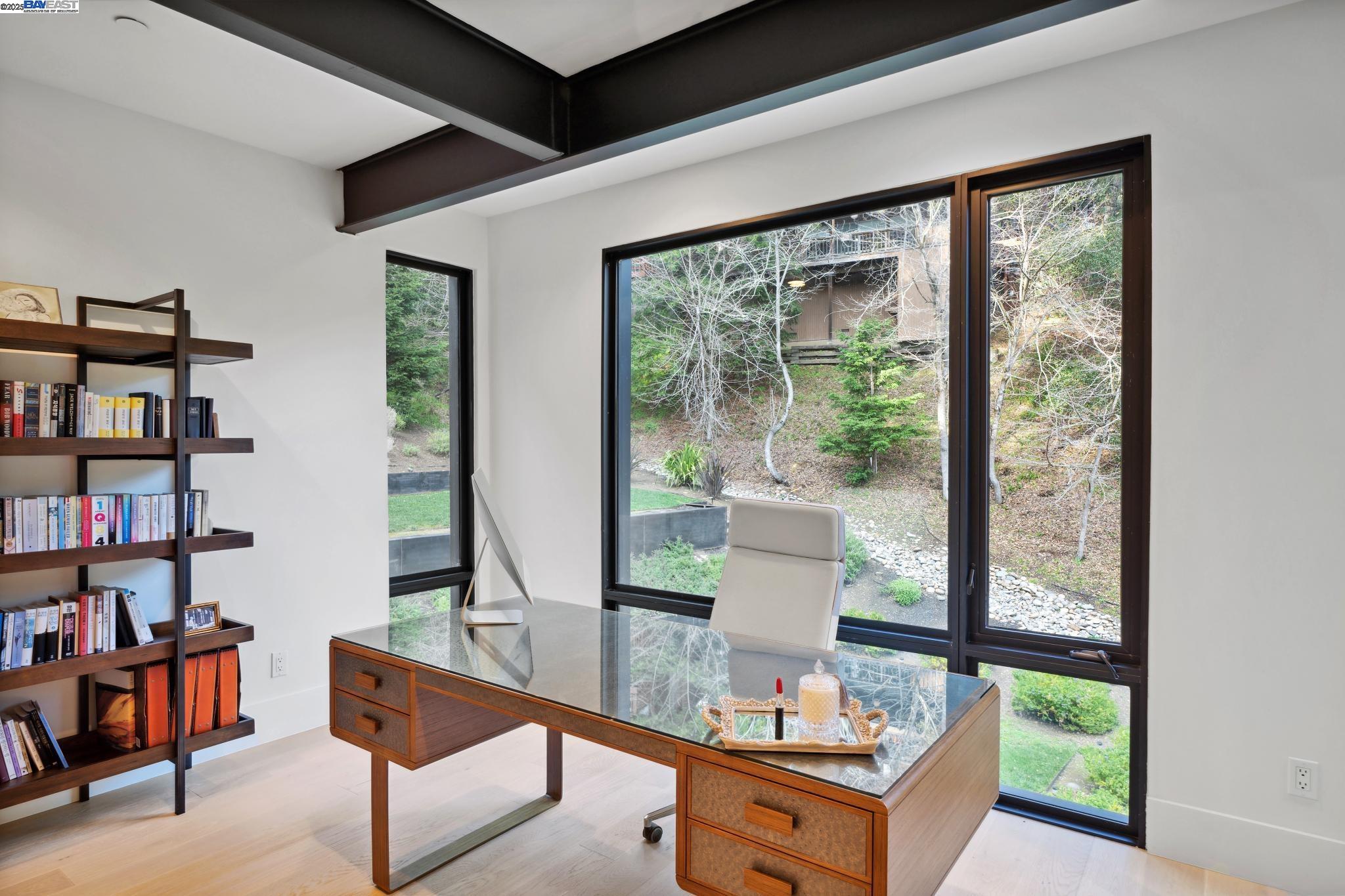 Detail Gallery Image 10 of 45 For 3 West Cir, Oakland,  CA 94611 - 4 Beds | 4/1 Baths