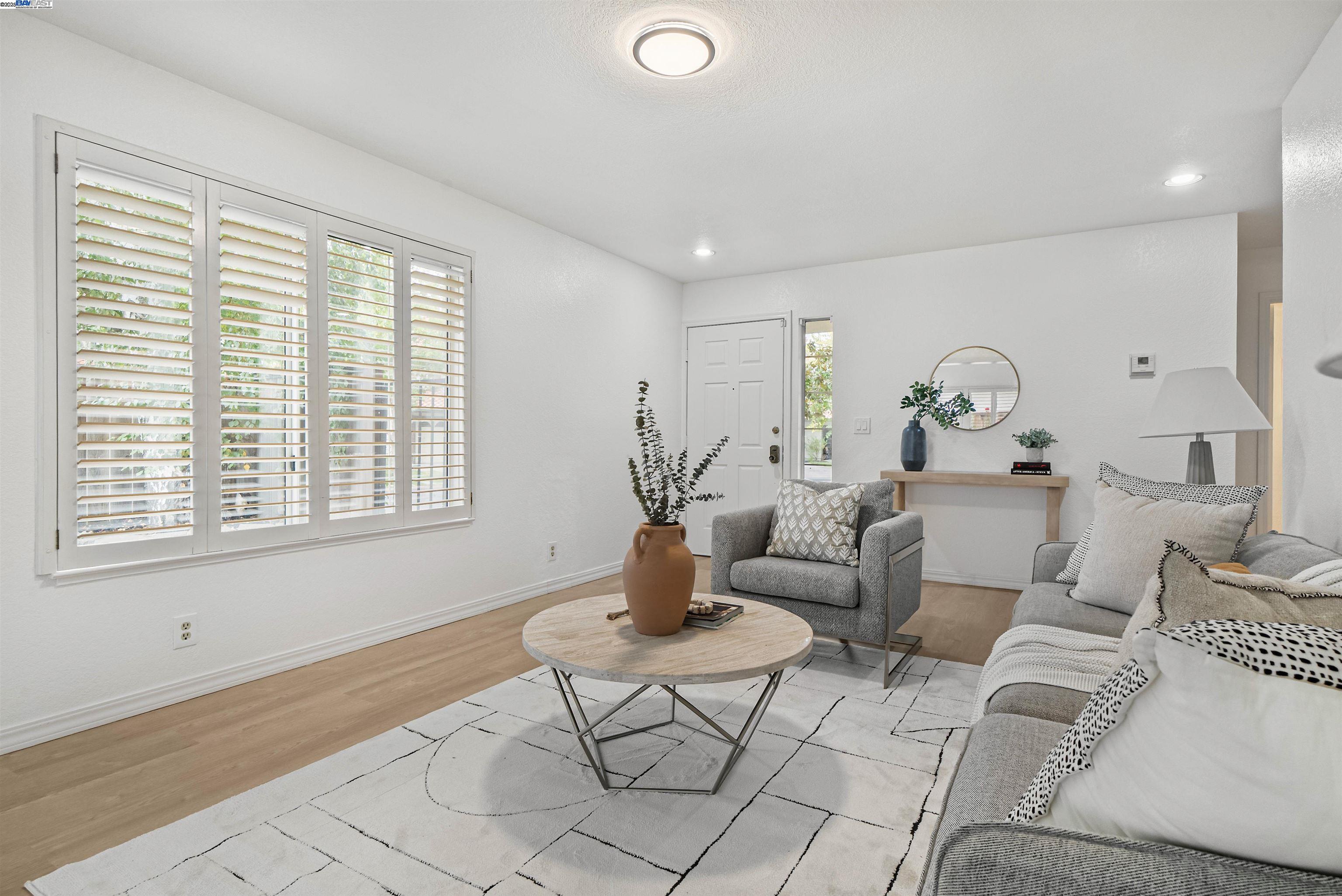 Detail Gallery Image 5 of 40 For 1585 Poppybank Ct, Pleasanton,  CA 94566 - 4 Beds | 2/1 Baths