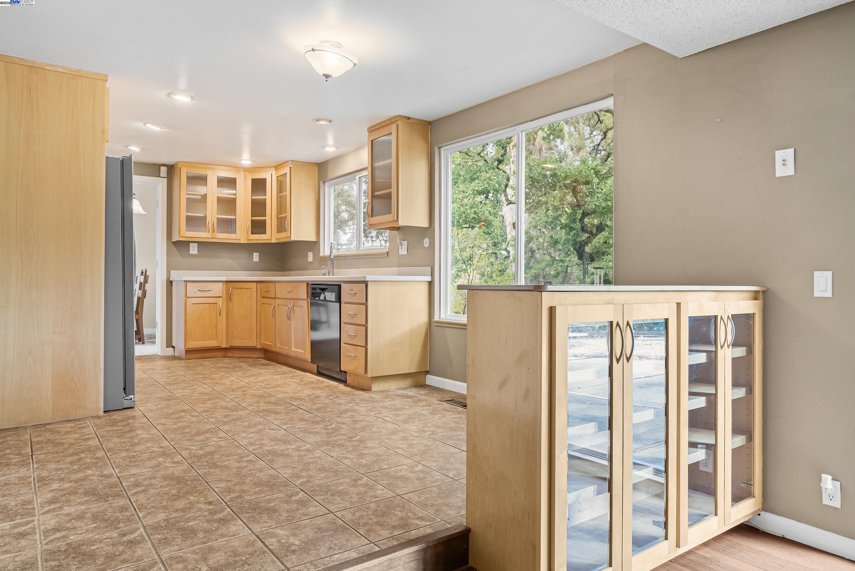 Detail Gallery Image 16 of 52 For 1890 Morello Ave, Pleasant Hill,  CA 94523 - 4 Beds | 3 Baths