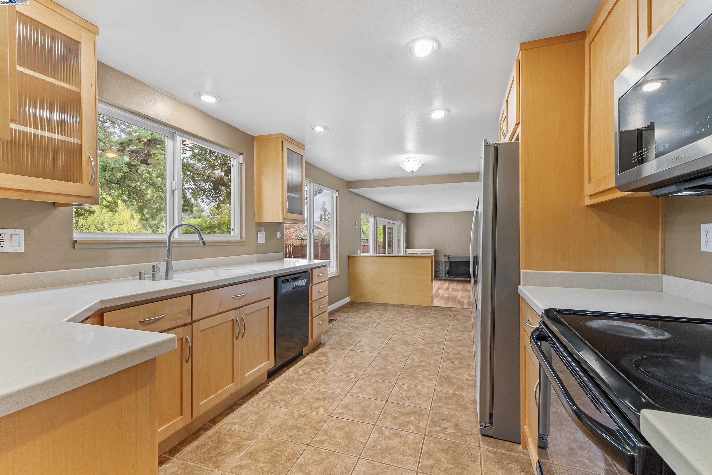 Detail Gallery Image 18 of 52 For 1890 Morello Ave, Pleasant Hill,  CA 94523 - 4 Beds | 3 Baths