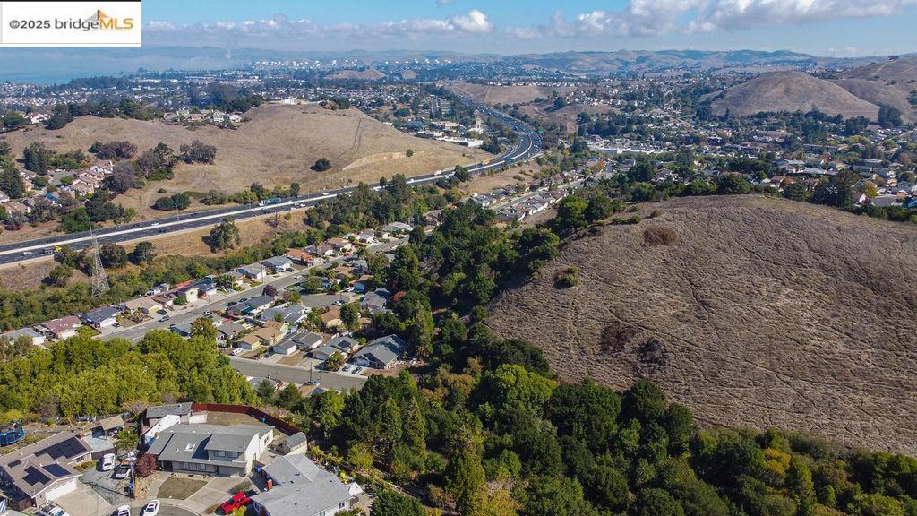 Detail Gallery Image 28 of 30 For 1651 Michael Dr, Pinole,  CA 94564 - 4 Beds | 2/1 Baths