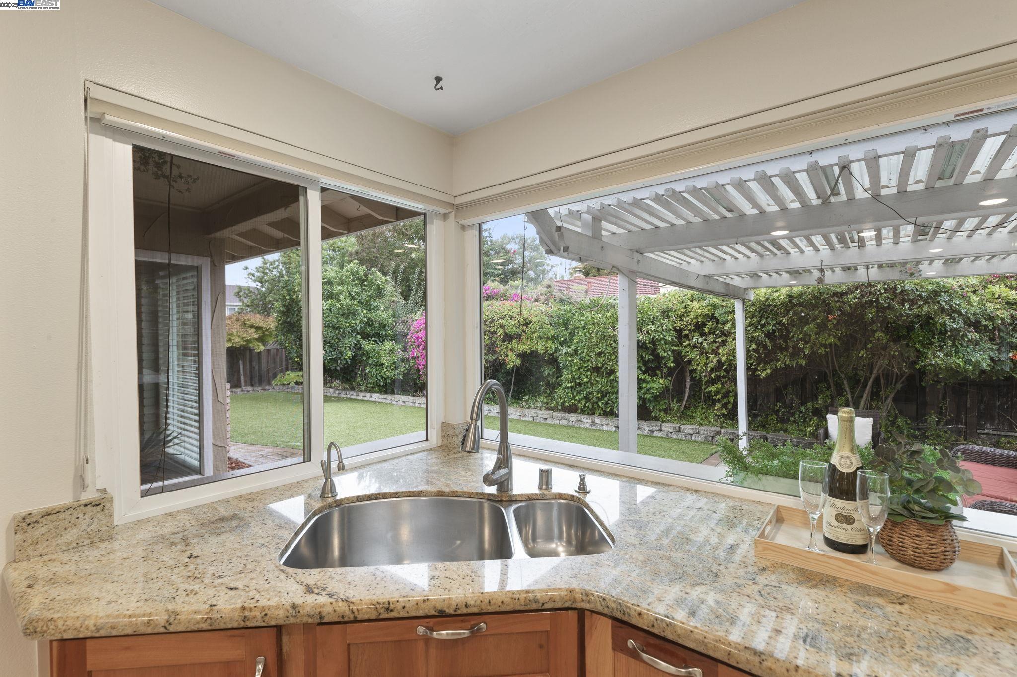 Detail Gallery Image 15 of 49 For 5093 Dorking Ct, Newark,  CA 94560 - 5 Beds | 2/1 Baths