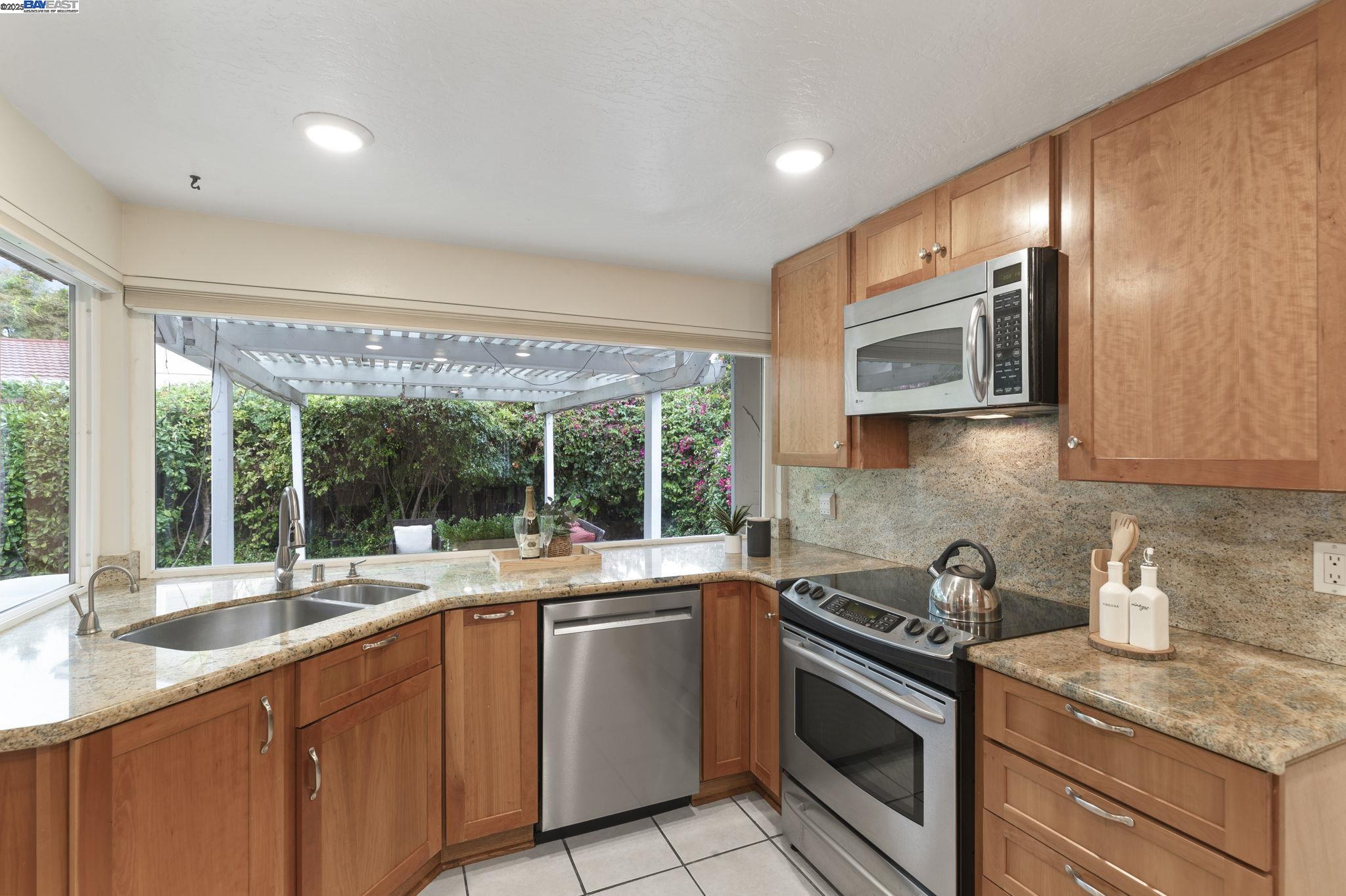 Detail Gallery Image 17 of 49 For 5093 Dorking Ct, Newark,  CA 94560 - 5 Beds | 2/1 Baths