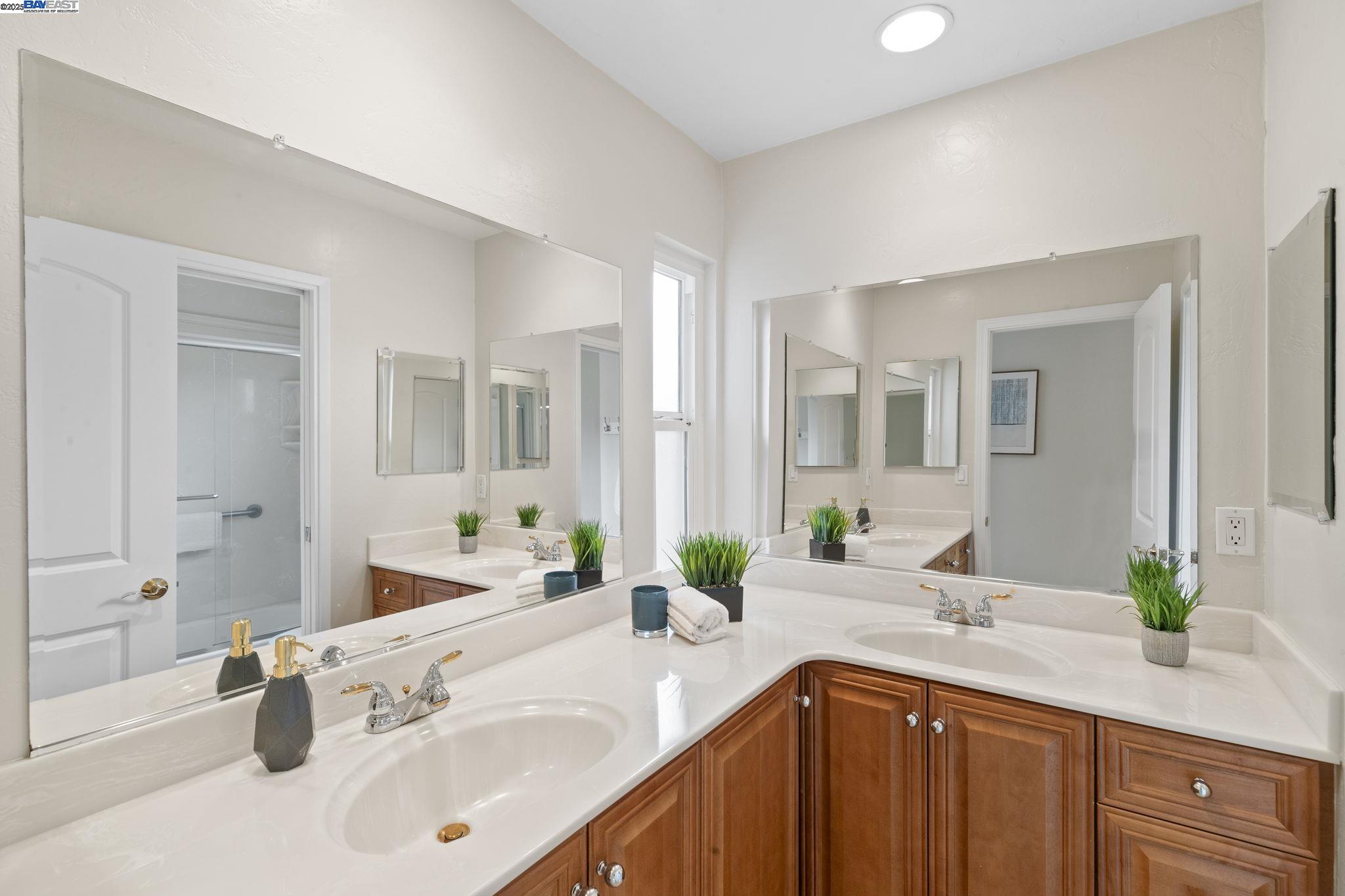 Detail Gallery Image 37 of 49 For 5093 Dorking Ct, Newark,  CA 94560 - 5 Beds | 2/1 Baths