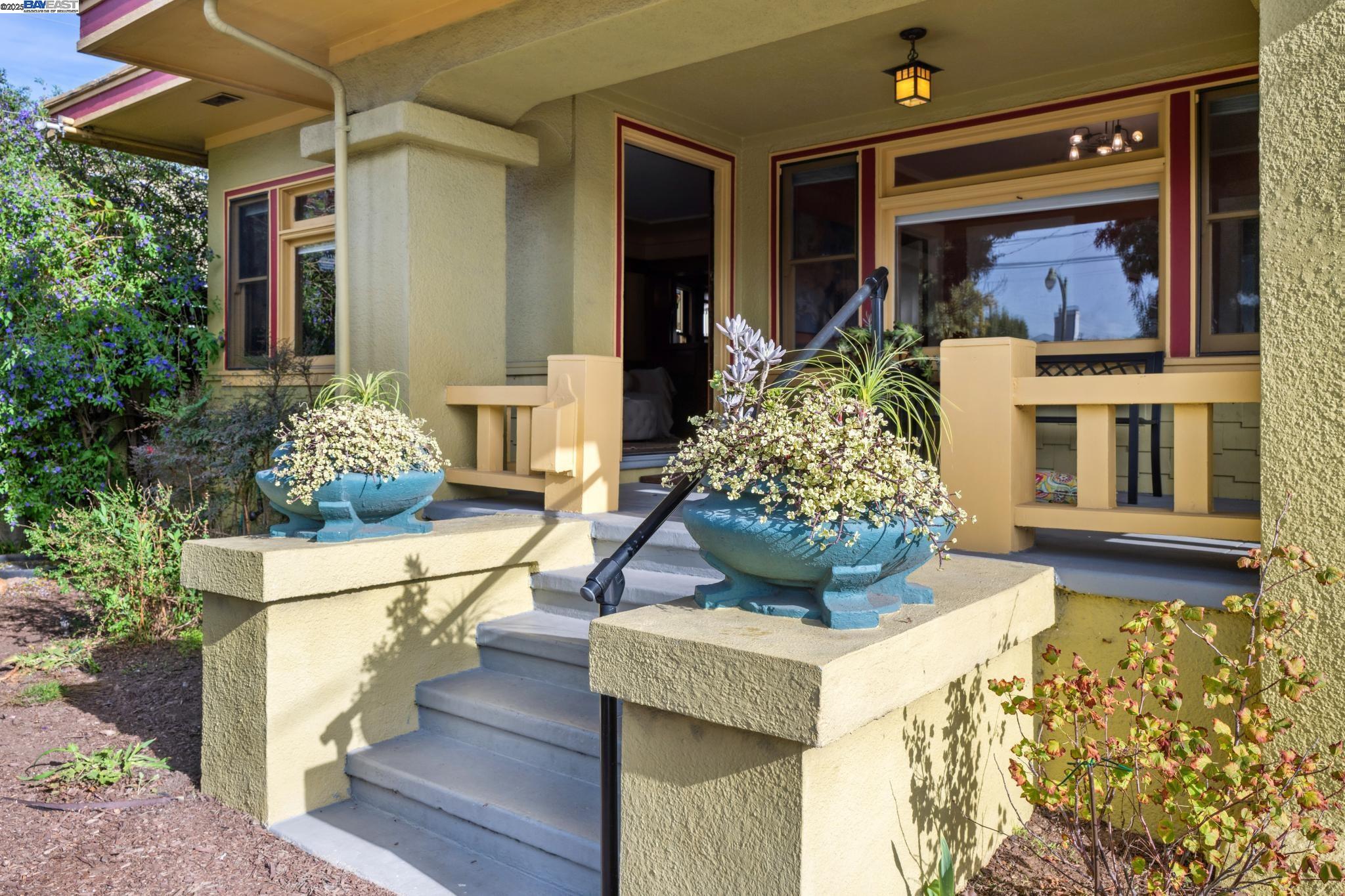 Detail Gallery Image 2 of 56 For 1542 Broadway, Alameda,  CA 94501 - 3 Beds | 1/1 Baths