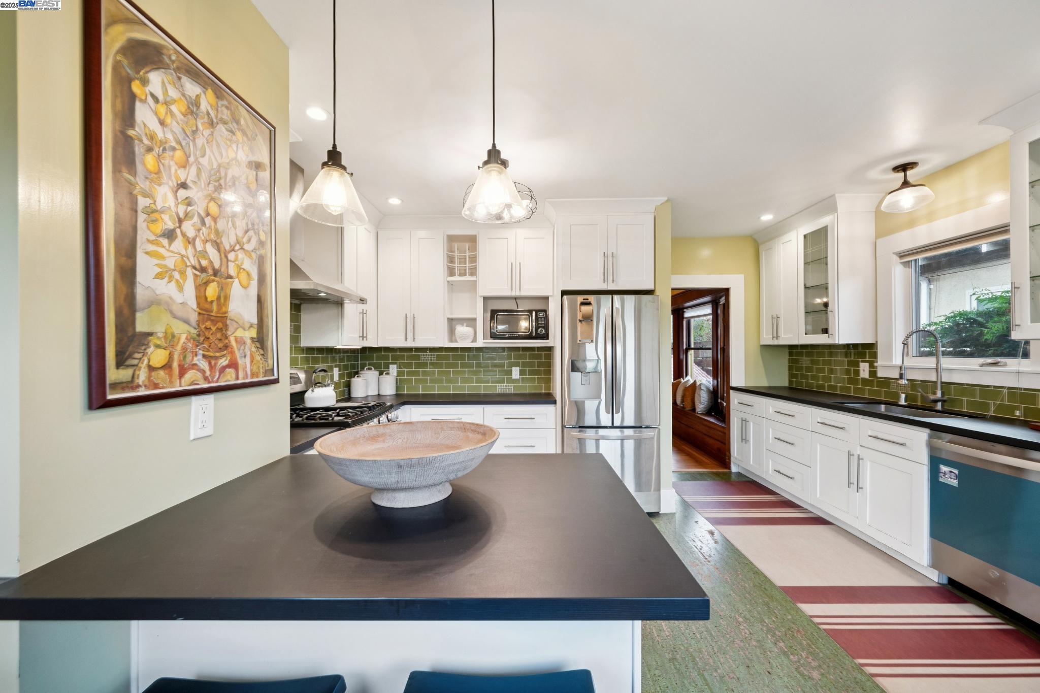 Detail Gallery Image 23 of 56 For 1542 Broadway, Alameda,  CA 94501 - 3 Beds | 1/1 Baths