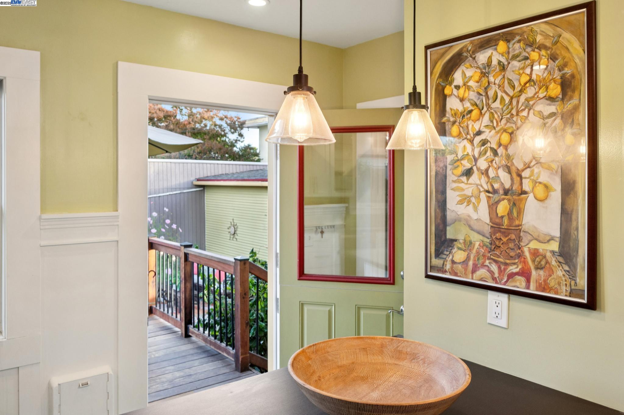 Detail Gallery Image 31 of 56 For 1542 Broadway, Alameda,  CA 94501 - 3 Beds | 1/1 Baths