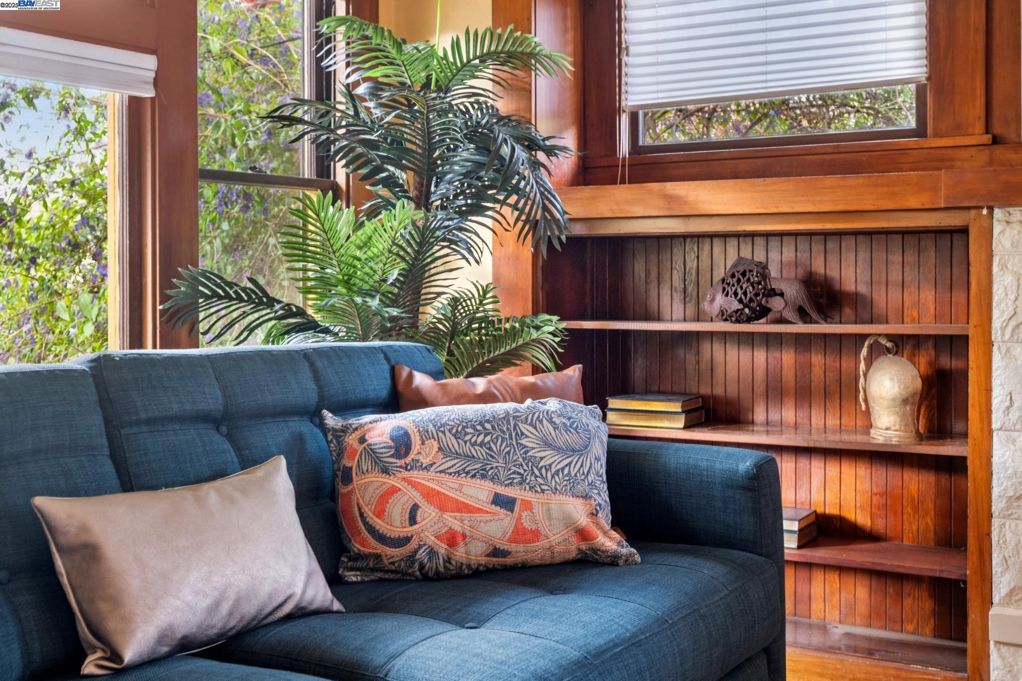 Detail Gallery Image 9 of 56 For 1542 Broadway, Alameda,  CA 94501 - 3 Beds | 1/1 Baths