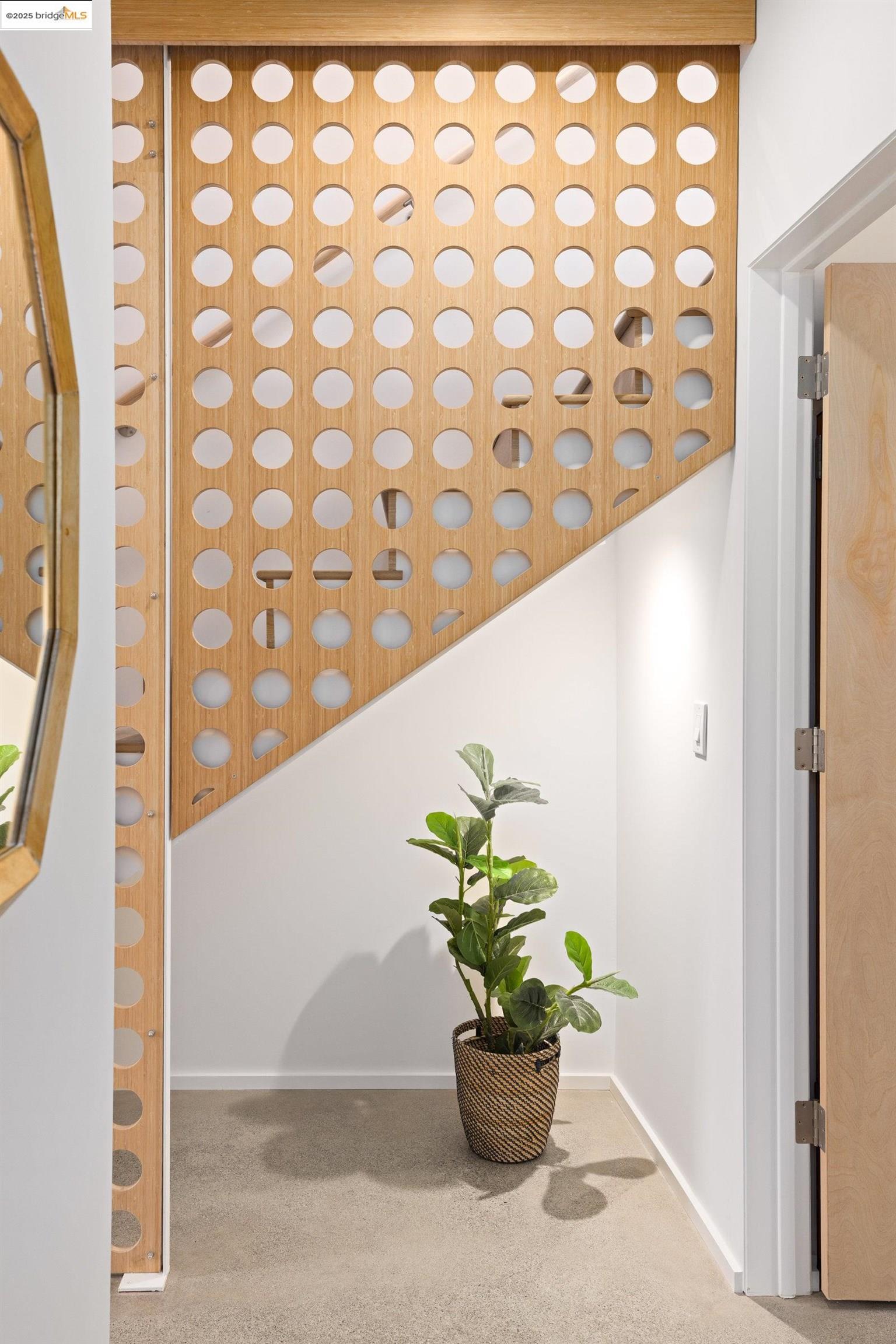 Detail Gallery Image 13 of 40 For 817 Jones, Berkeley,  CA 94710 - 2 Beds | 1/1 Baths