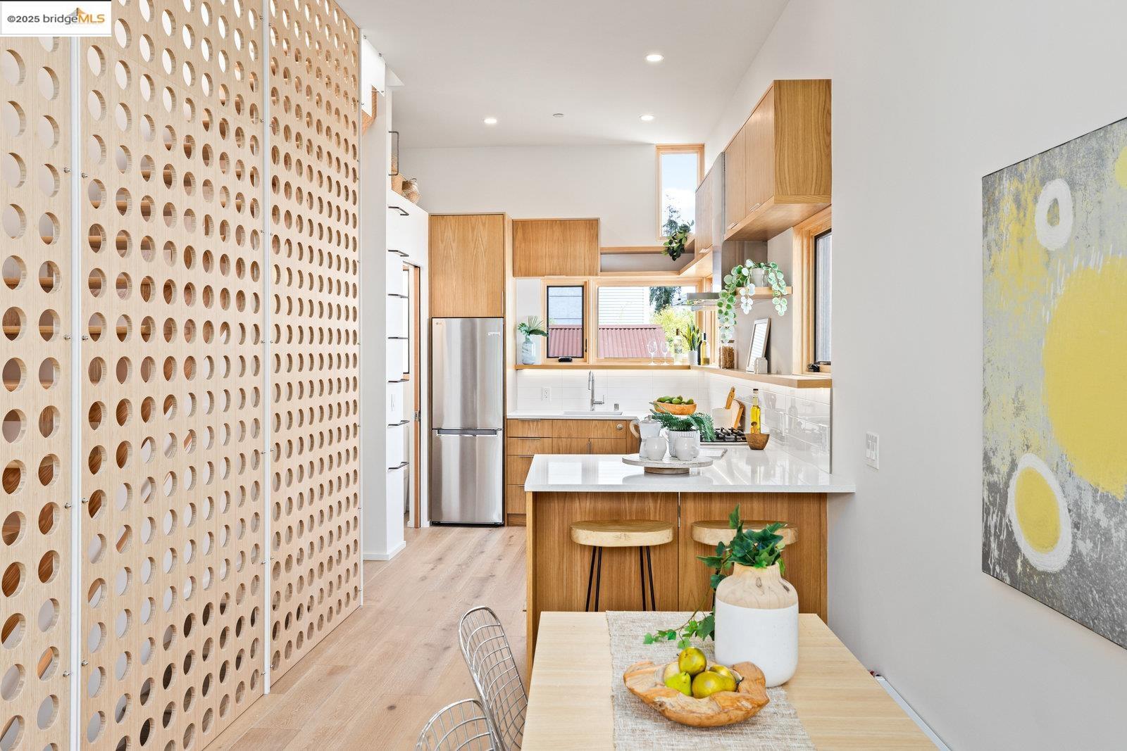 Detail Gallery Image 24 of 40 For 817 Jones, Berkeley,  CA 94710 - 2 Beds | 1/1 Baths