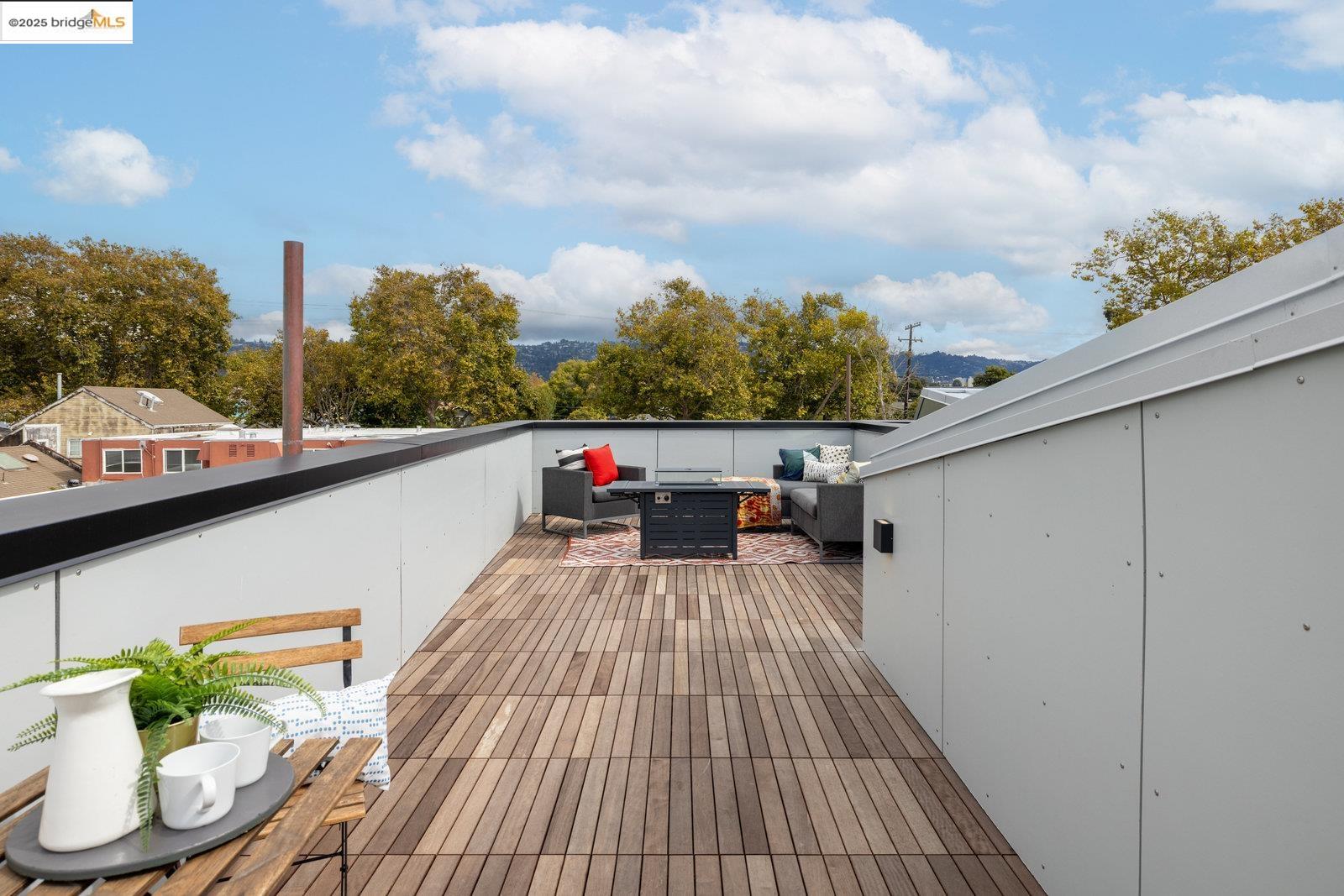 Detail Gallery Image 32 of 40 For 817 Jones, Berkeley,  CA 94710 - 2 Beds | 1/1 Baths