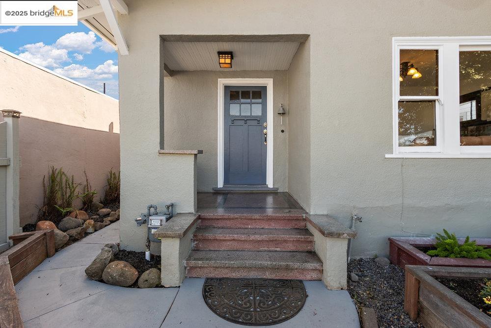 Detail Gallery Image 7 of 47 For 1342 Russell St, Berkeley,  CA 94702 - 3 Beds | 1 Baths