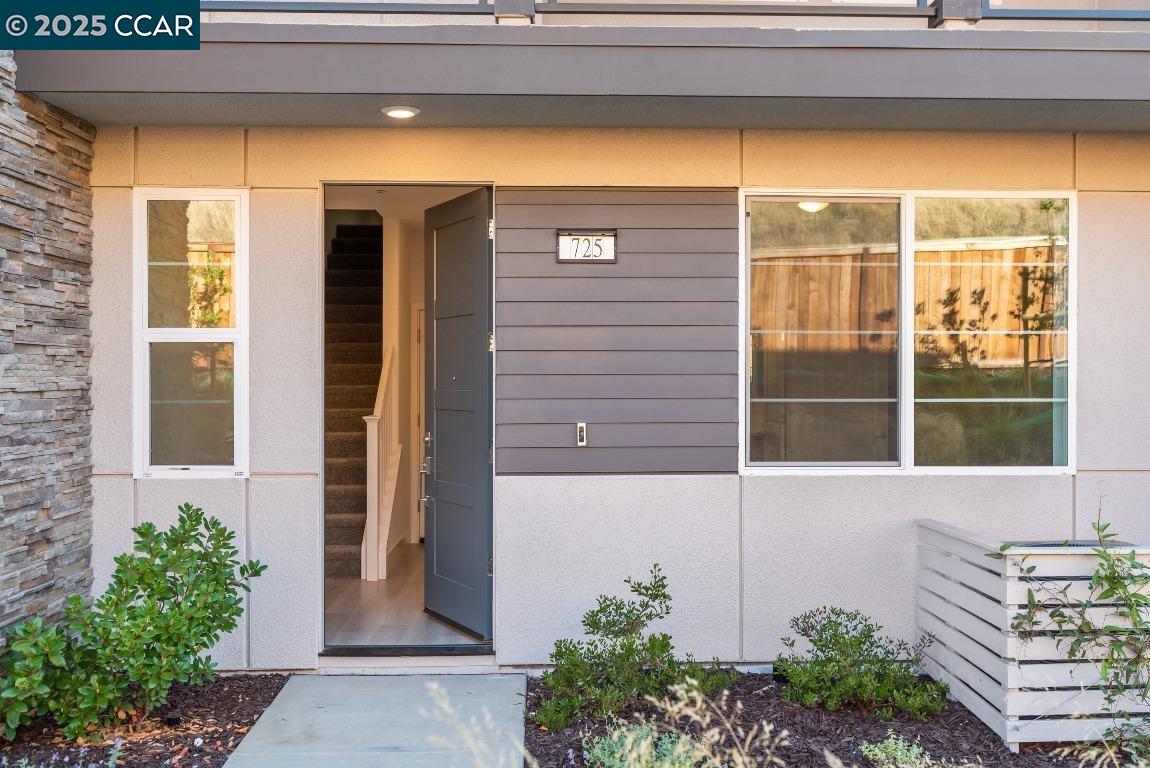 Detail Gallery Image 2 of 58 For 725 Delve Court, Hayward,  CA 94544 - 4 Beds | 3/1 Baths