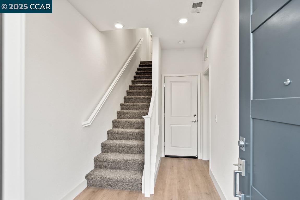 Detail Gallery Image 3 of 58 For 725 Delve Court, Hayward,  CA 94544 - 4 Beds | 3/1 Baths