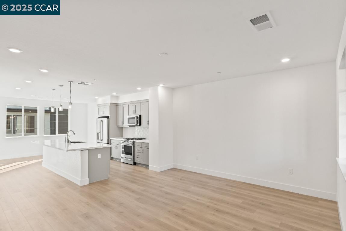 Detail Gallery Image 9 of 58 For 725 Delve Court, Hayward,  CA 94544 - 4 Beds | 3/1 Baths